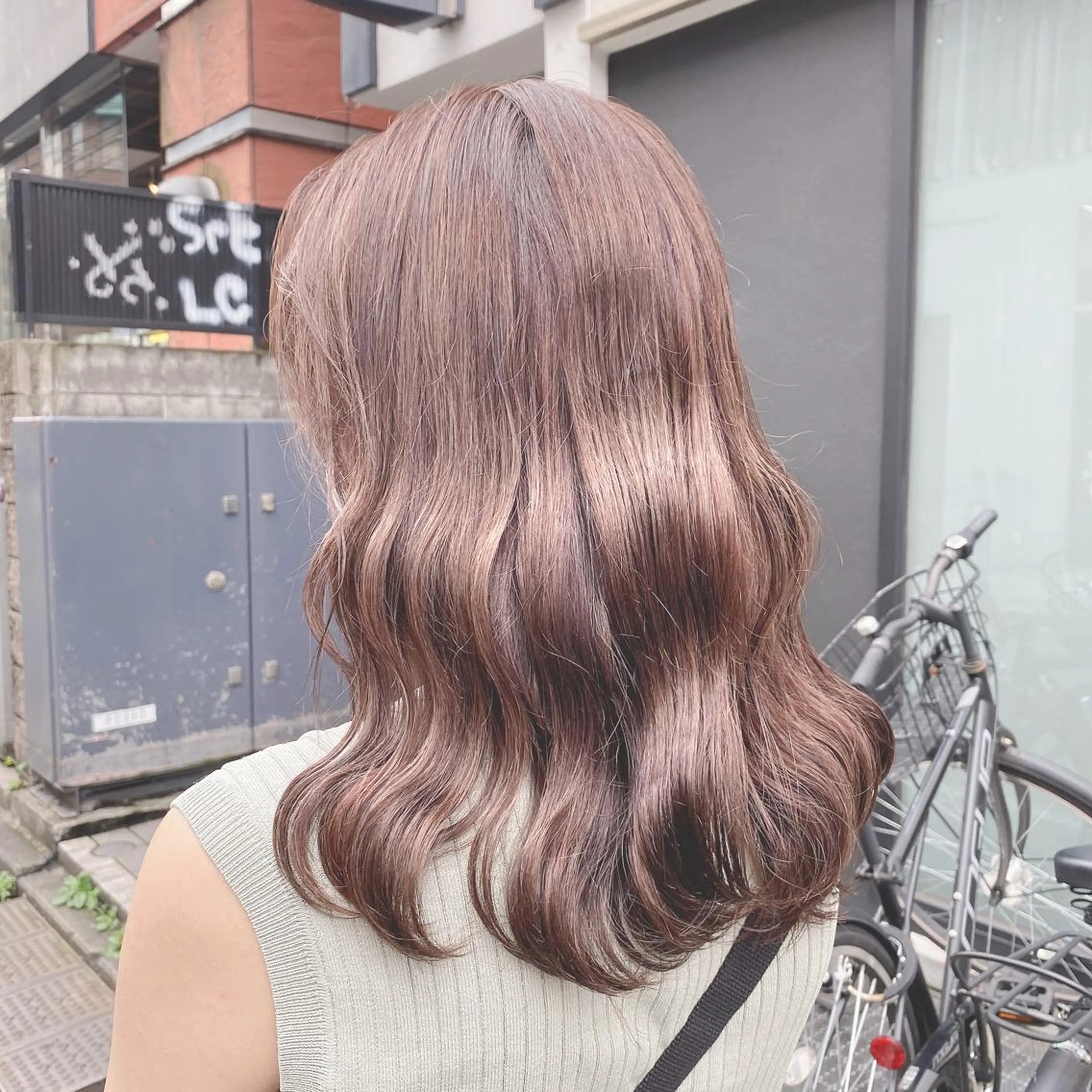 セミロング カラー ベージュカラー ラベンダーカラー ラベンダーベージュ かりん 🤍のヘアスタイル