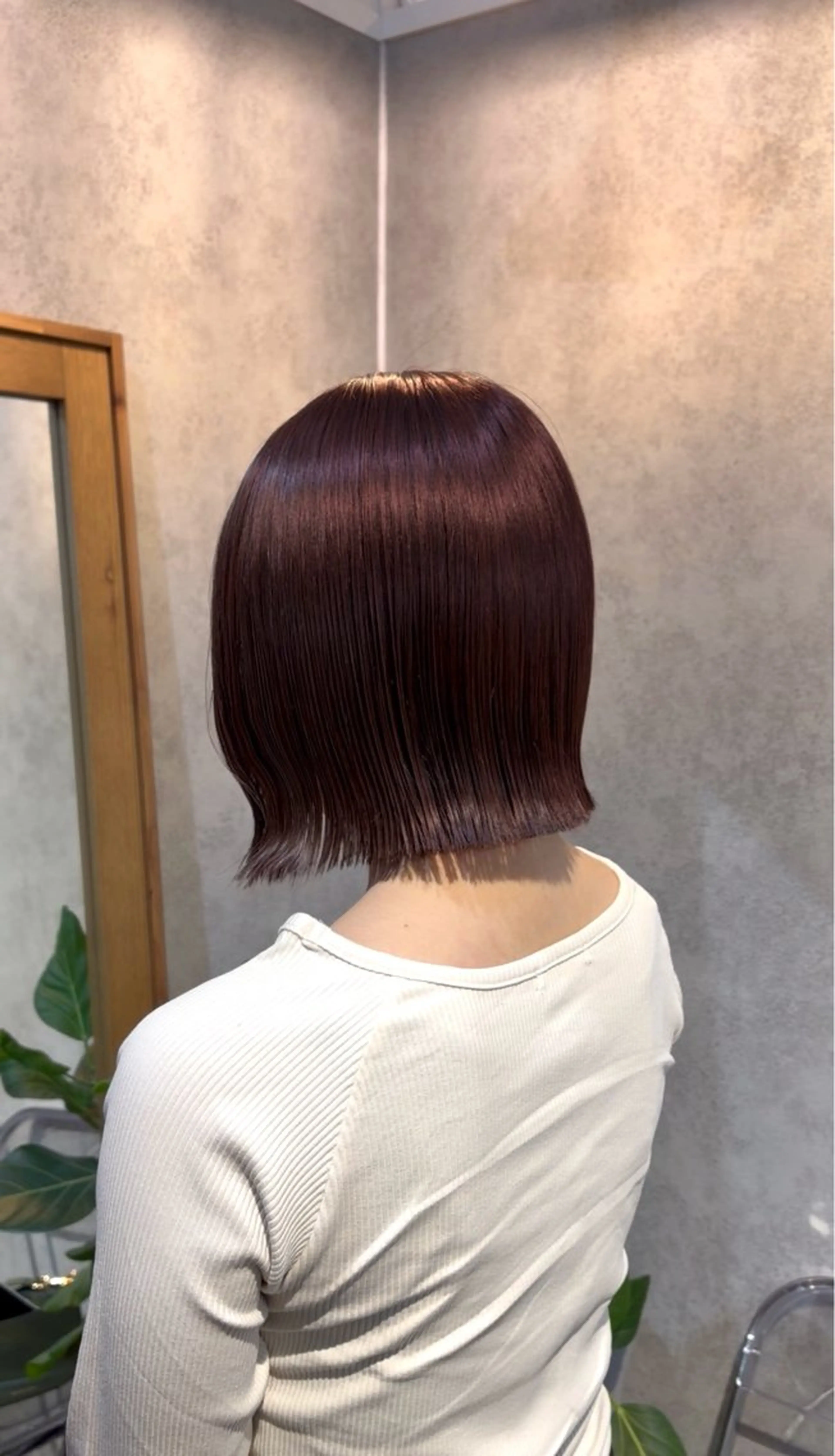 ショート カラー 切りっぱなしボブ ブリーチ ブリーチなしカラー レッドカラー ボブ カット ヘアカラー トリートメント ボブ/プツッとボブ/ 暖色カラー/モエのヘアスタイル