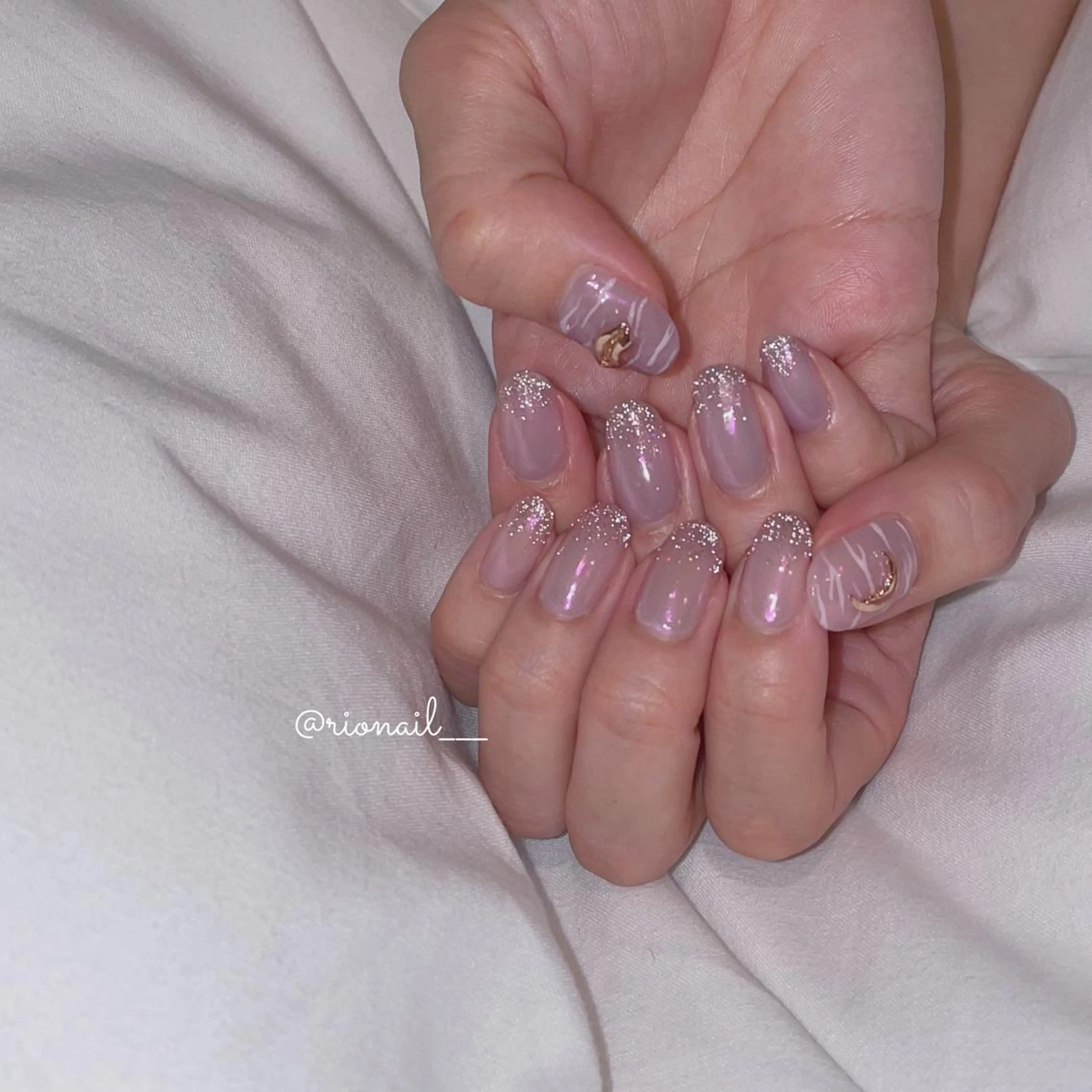 ネイル アートネイル 𝘙𝘪𝘰𝘯𝘢 ...🕯🤍のネイルデザイン