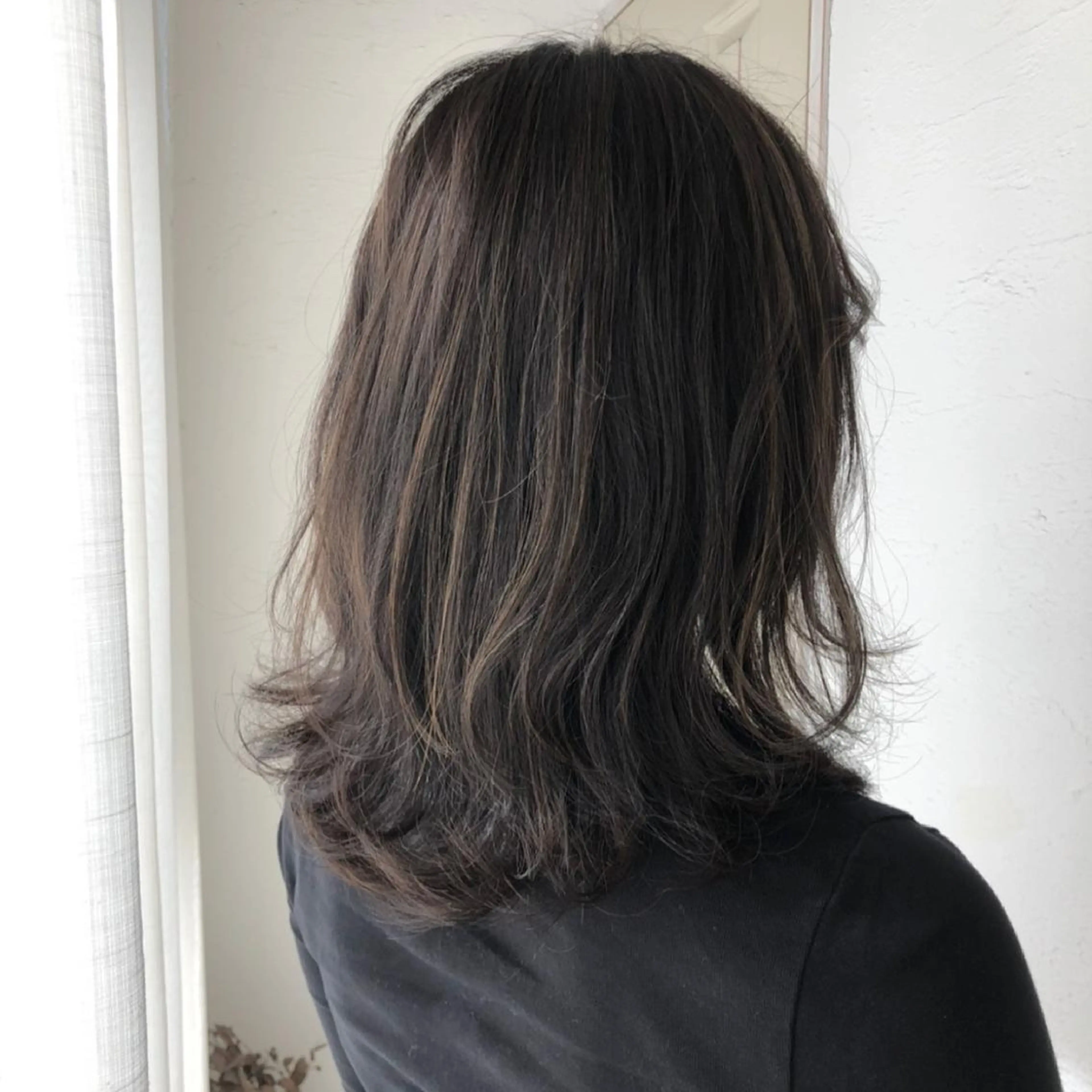 ミディアム カラー タナカ マナミのヘアスタイル