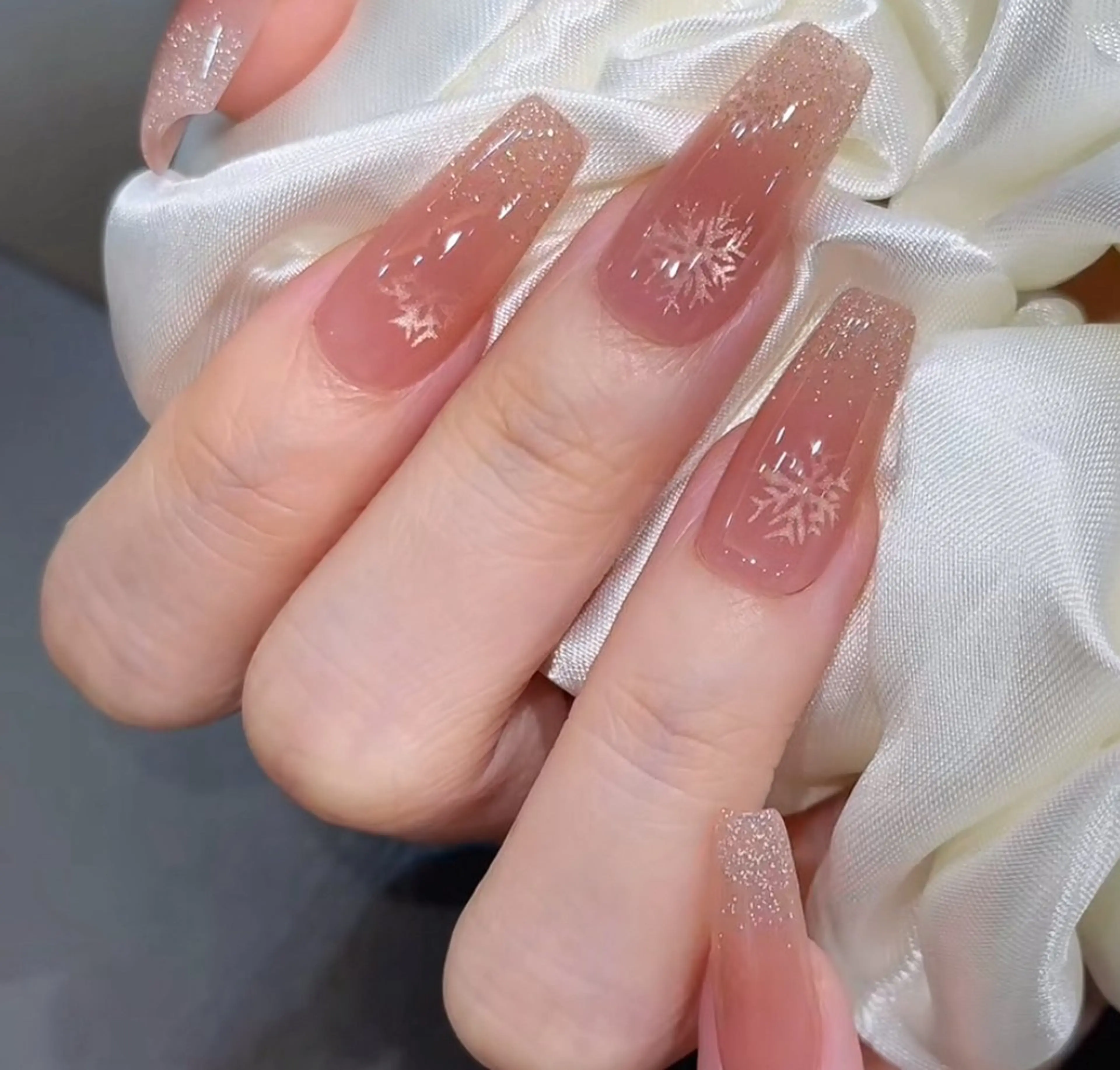 ネイル ボルドー ブラウン マグネットネイル ニュアンスネイル シンプルネイル ハンドネイル iNEKO所属・Lee Leeのネイルデザイン