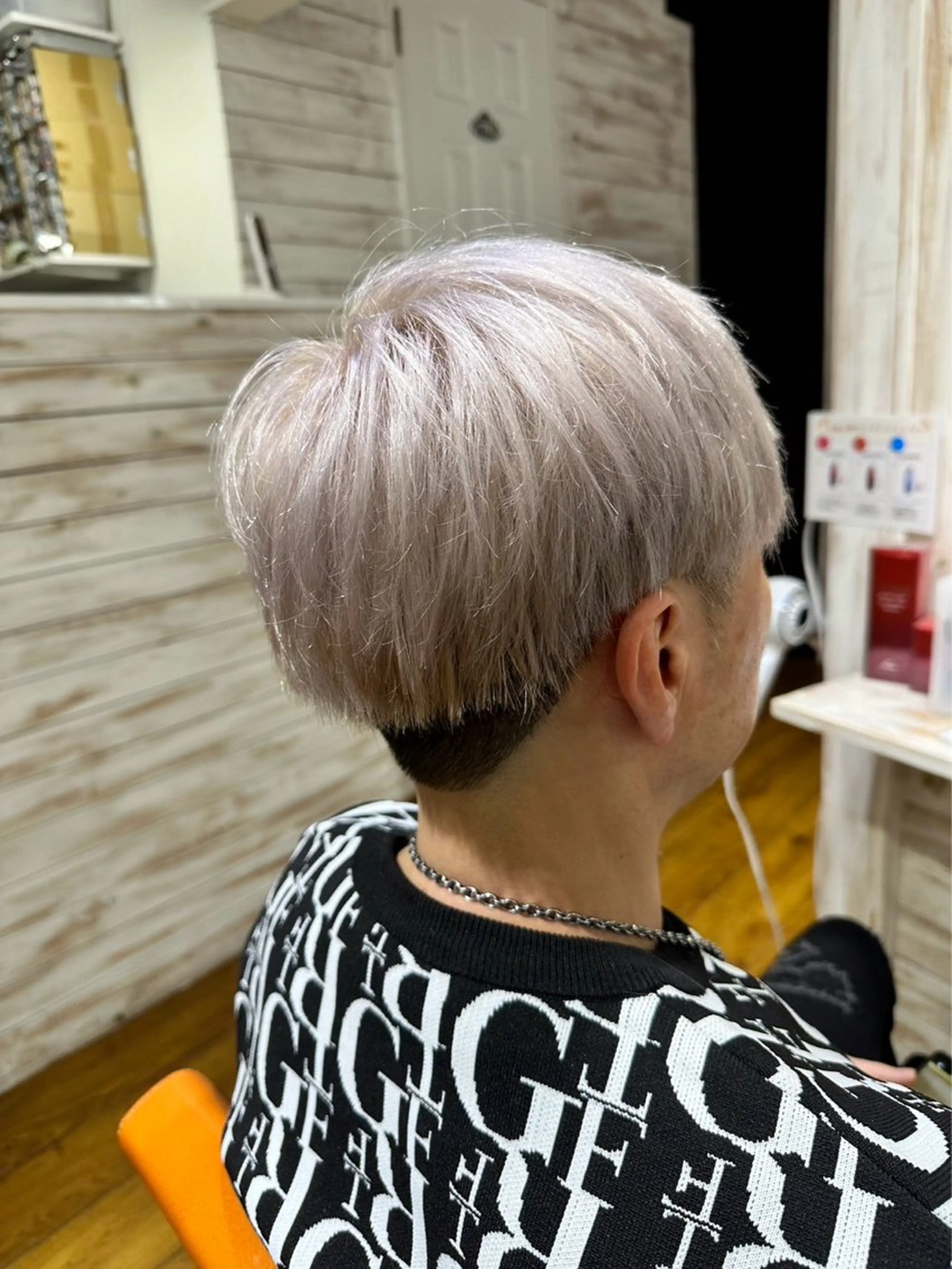 カラー ベージュカラー ミルクティーベージュ ホワイトミルクティーベージュ カット ヘアカラー トリートメント ヘアセット PARK.なんば本店 ミルボンAujua認定サロン[パーク]所属・辻優太/ハイトーン/ デザインカラー🥀のヘアスタイル