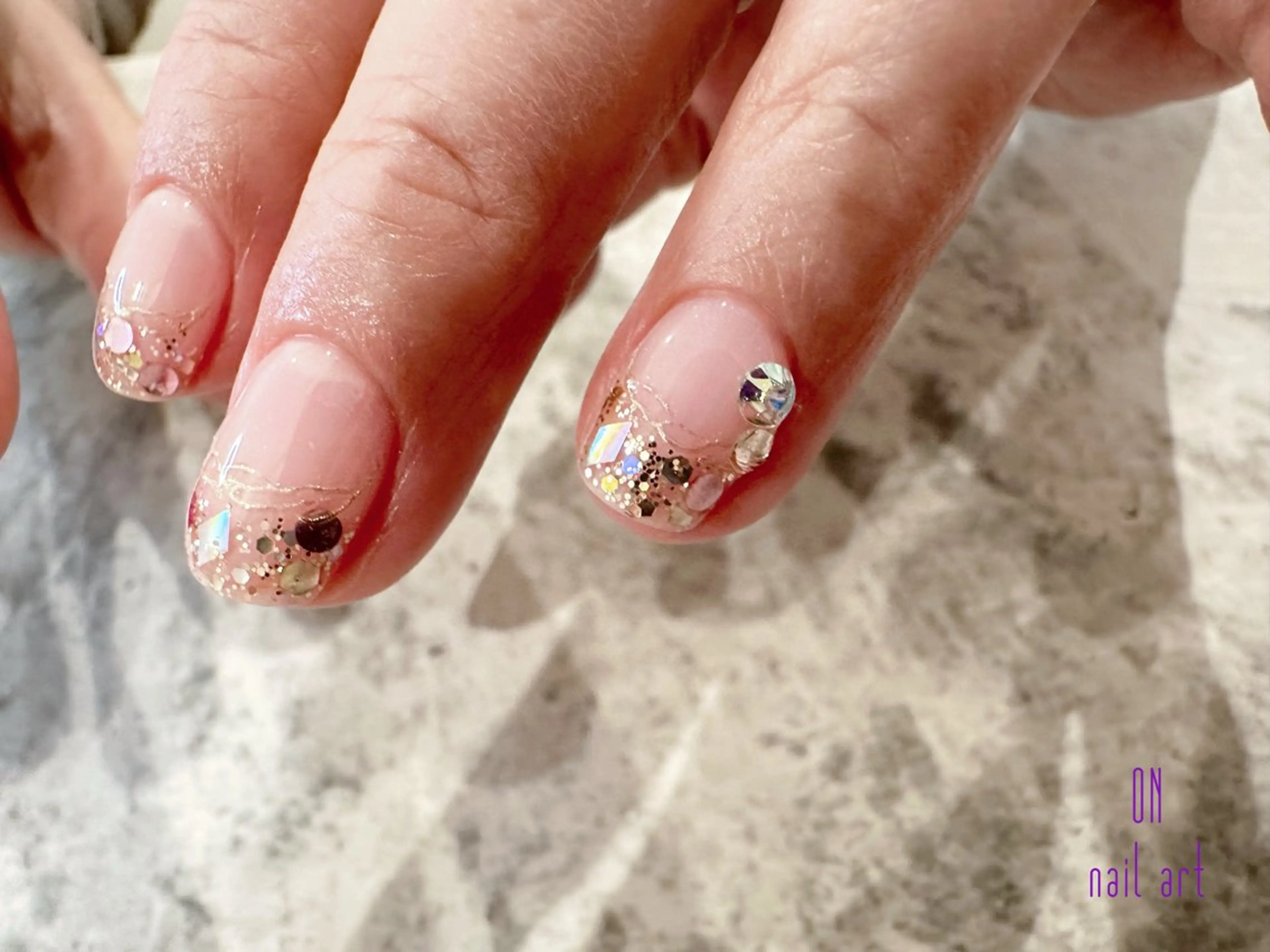 ネイル アートネイル フレンチネイル キラキラネイル ラメ(グリッター) ミラーネイル ON nail artのネイルデザイン