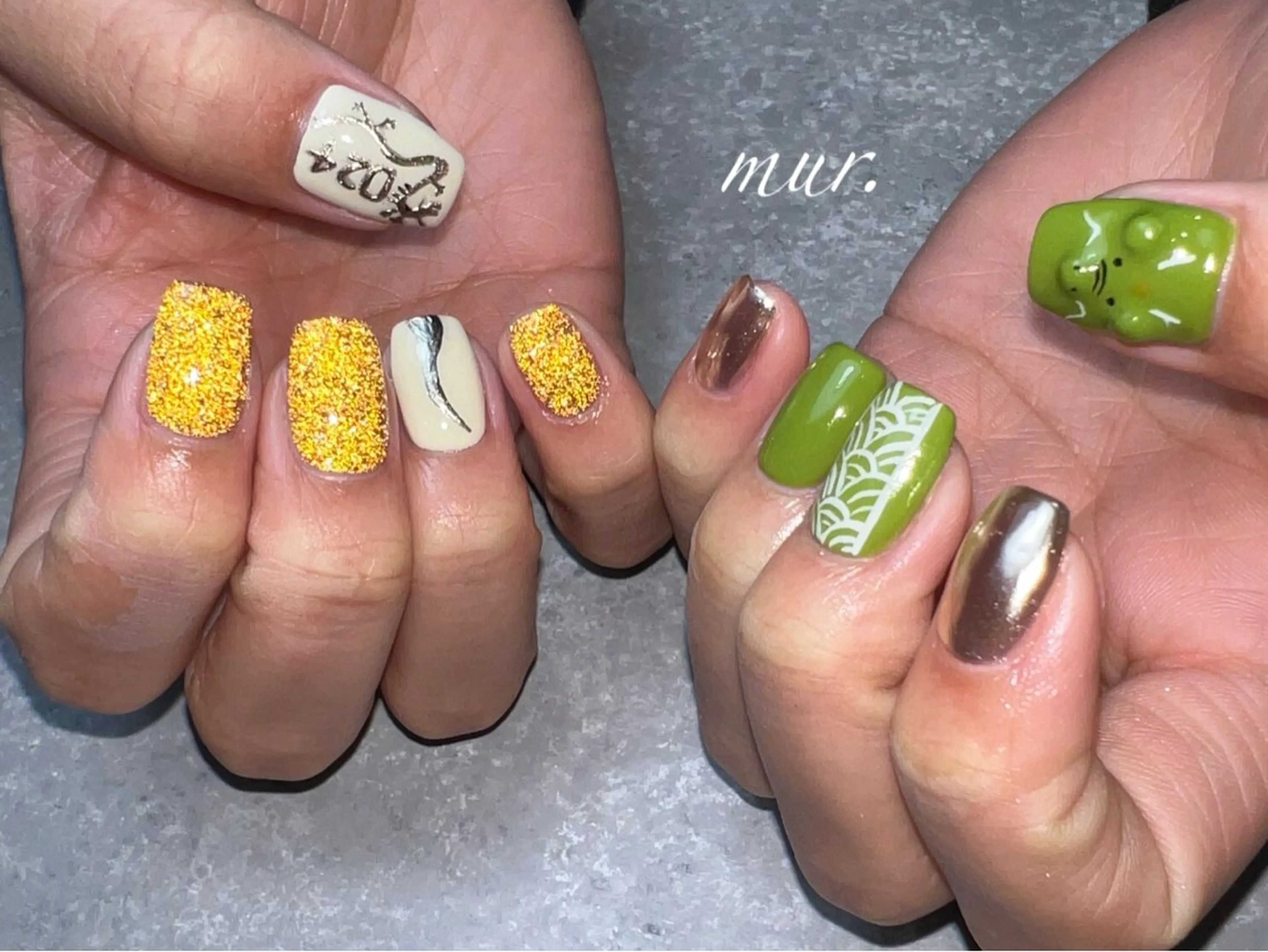 ネイル フラッシュネイル ジェルネイル グリーン キラキラネイル ミラーネイル nailsalon mur.のネイルデザイン
