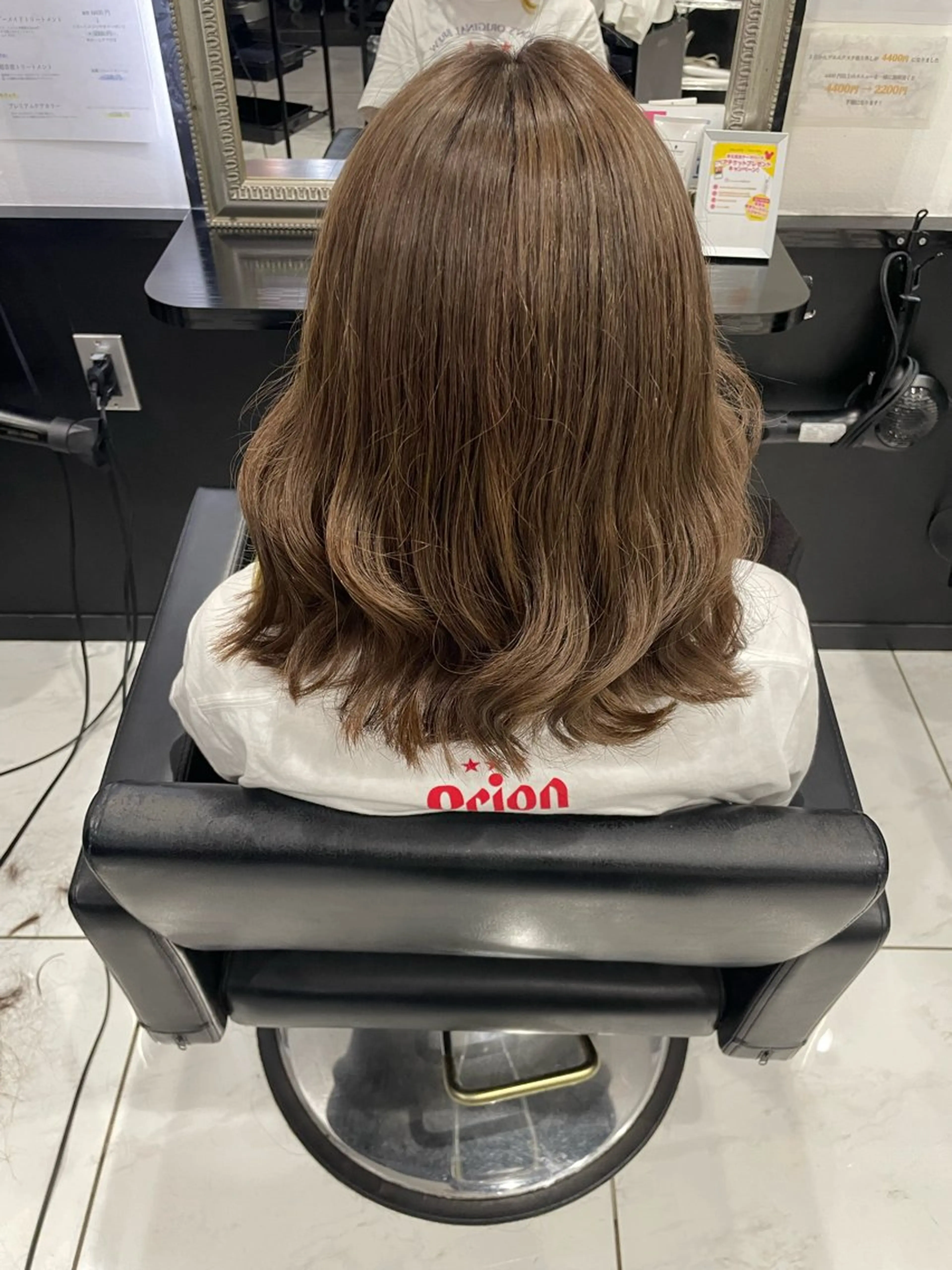 ミディアム カラー ベージュカラー ブリーチ 長田 麻友子のヘアスタイル