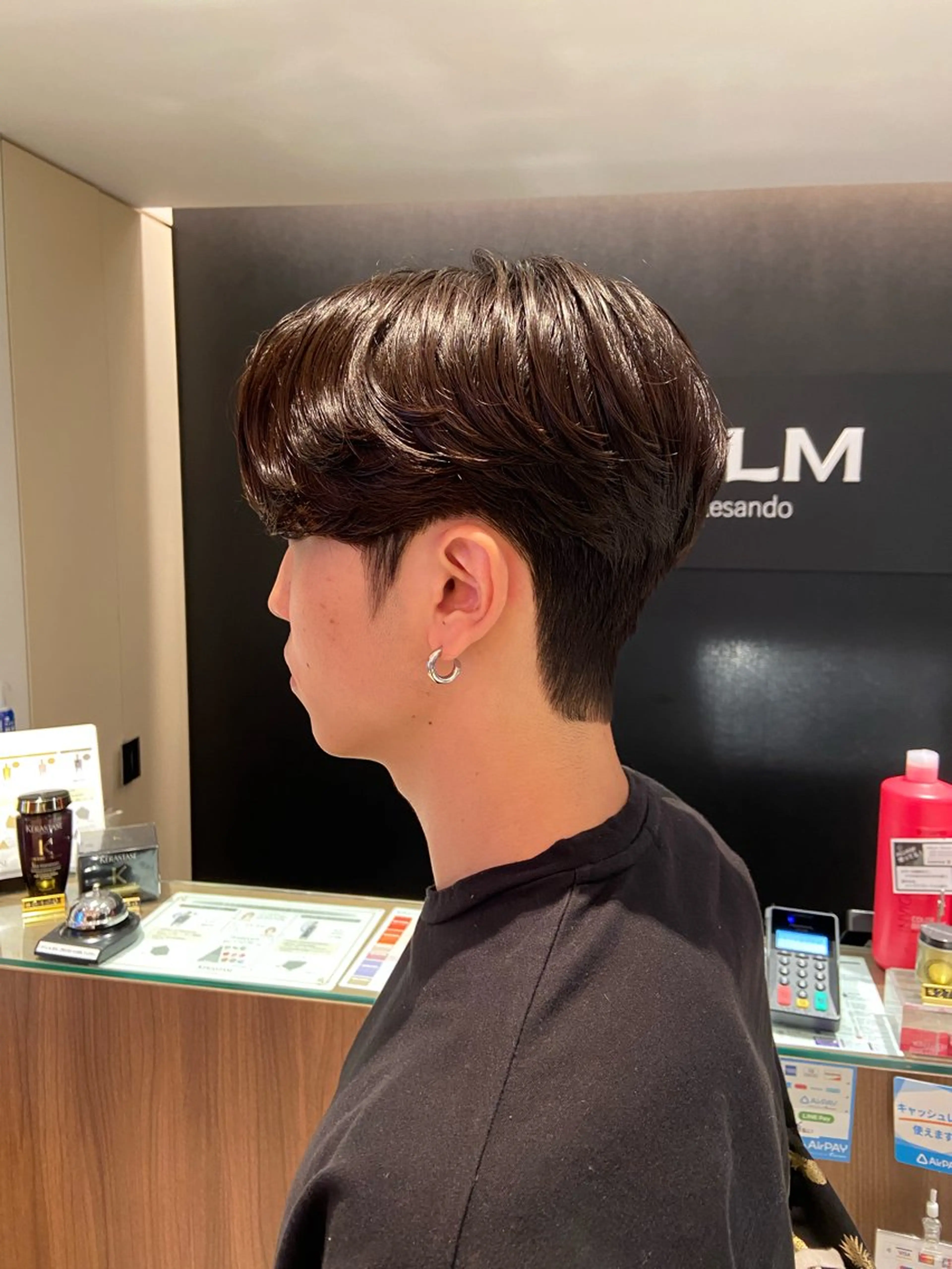 ショート パーマ メンズ センターパート コンマヘア ダウンパーマ カルマパーマ メンズ韓国風 YUKI🇰🇷 カルマ／ダウンパーマのヘアスタイル