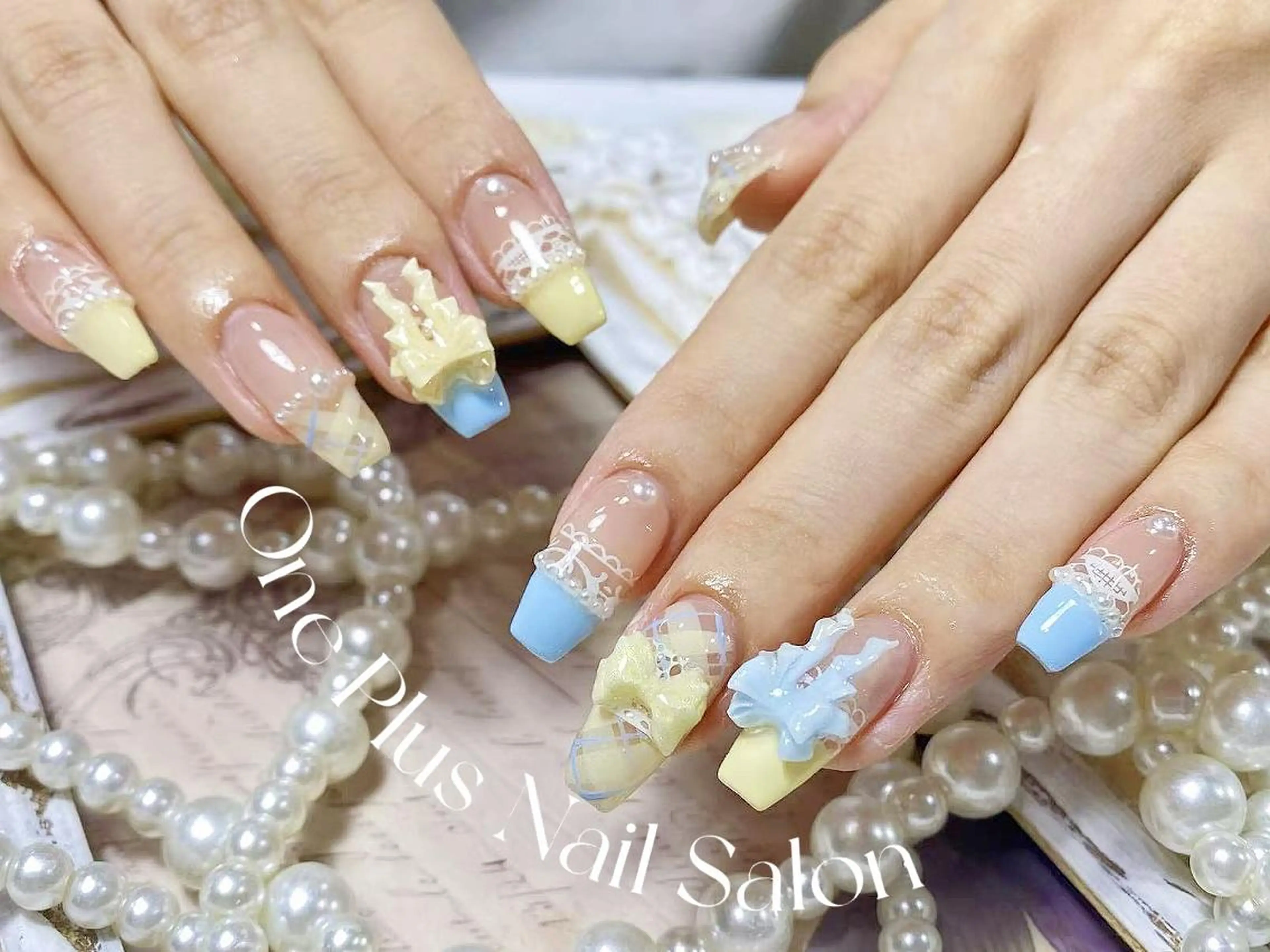 ネイル オーロラネイル 長さ出し フットネイル フレンチネイル ジェルネイル One Plus Nail Salonのネイルデザイン