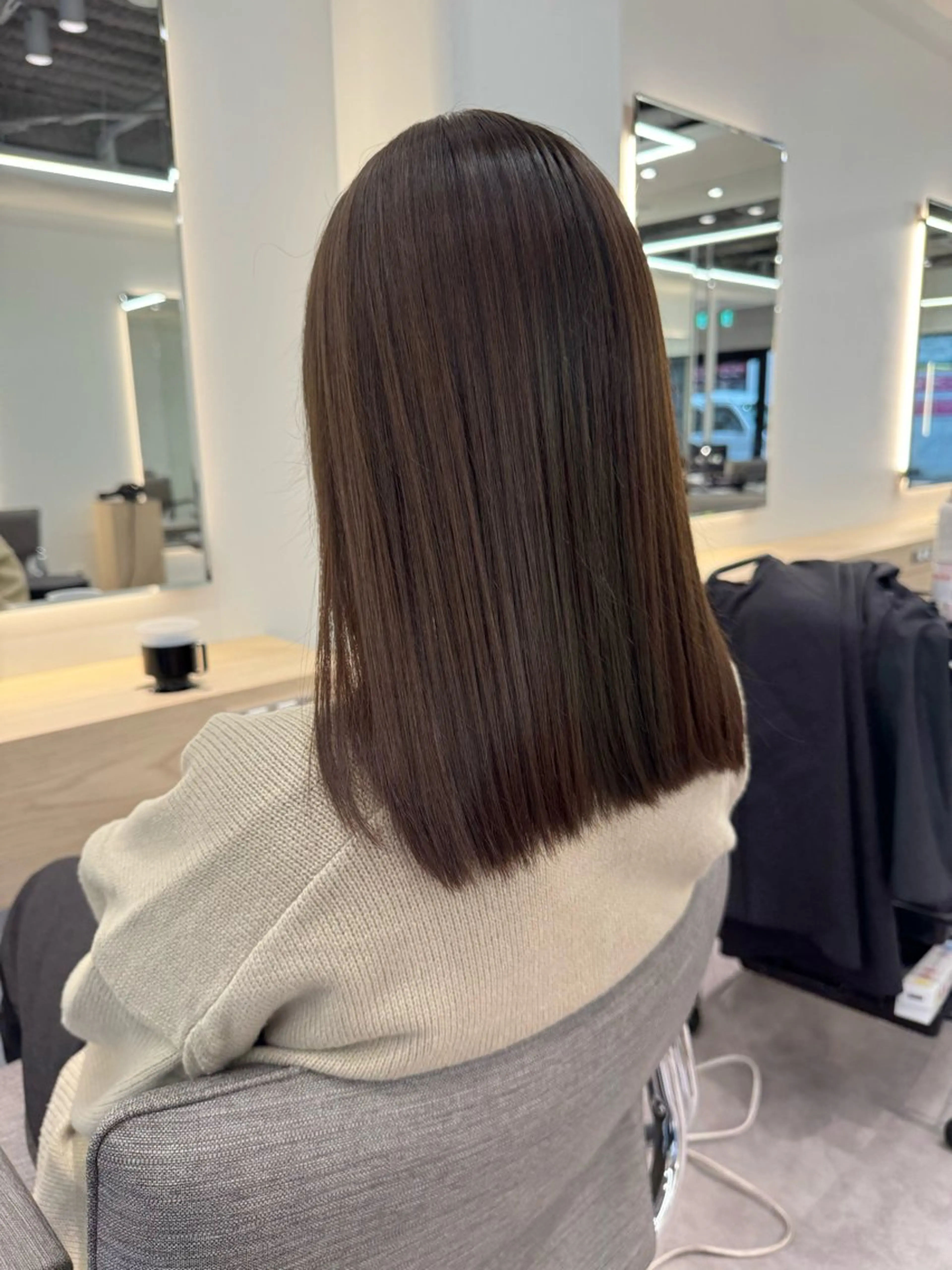 ミディアム ボブ 外ハネヘア ヘアカラー トリートメント 仲川 和人のヘアスタイル