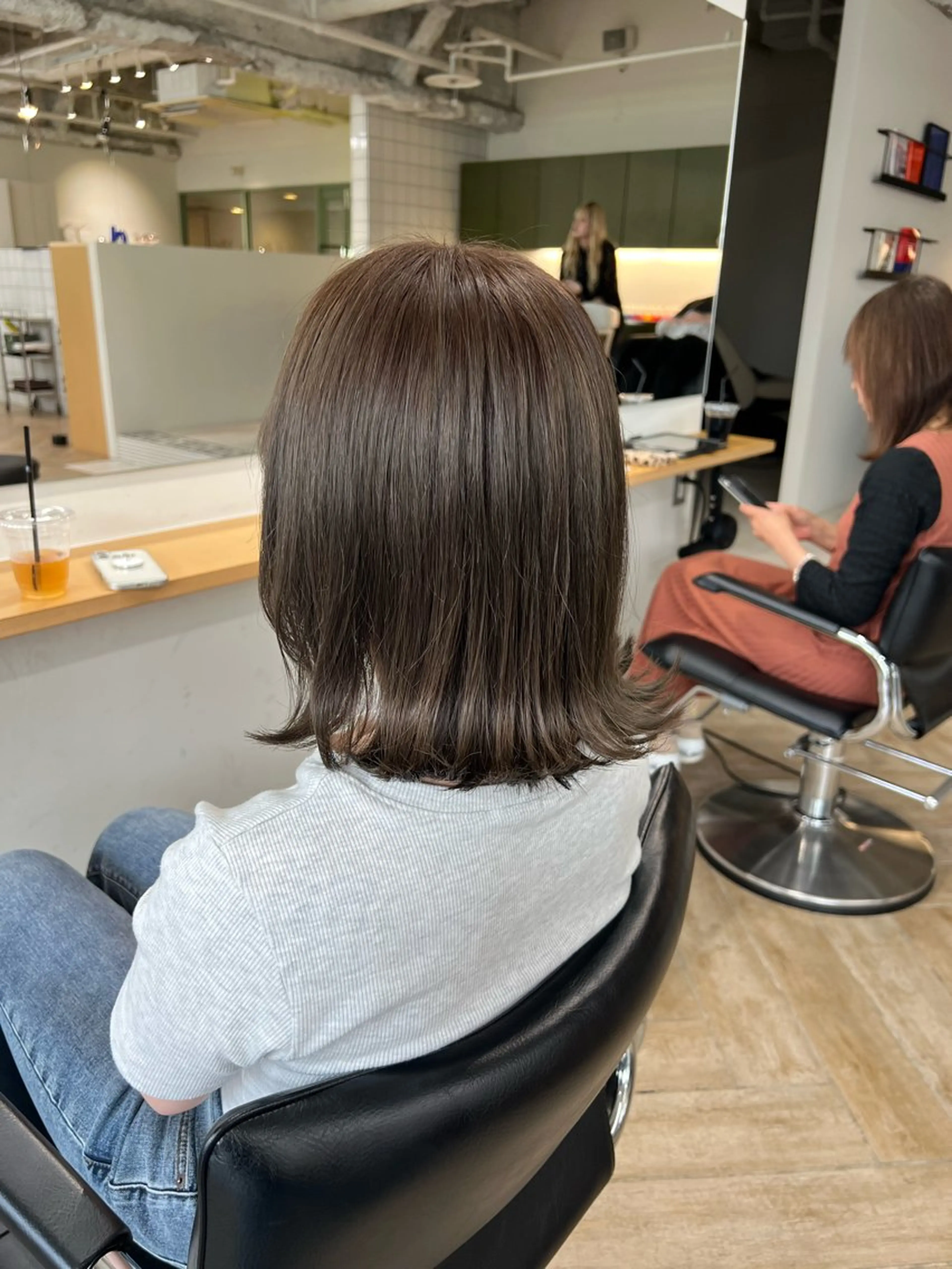 ミディアム カラー カット ヘアカラー トリートメント ベージュ/グレージュ 新潟/万代/井上佑のヘアスタイル