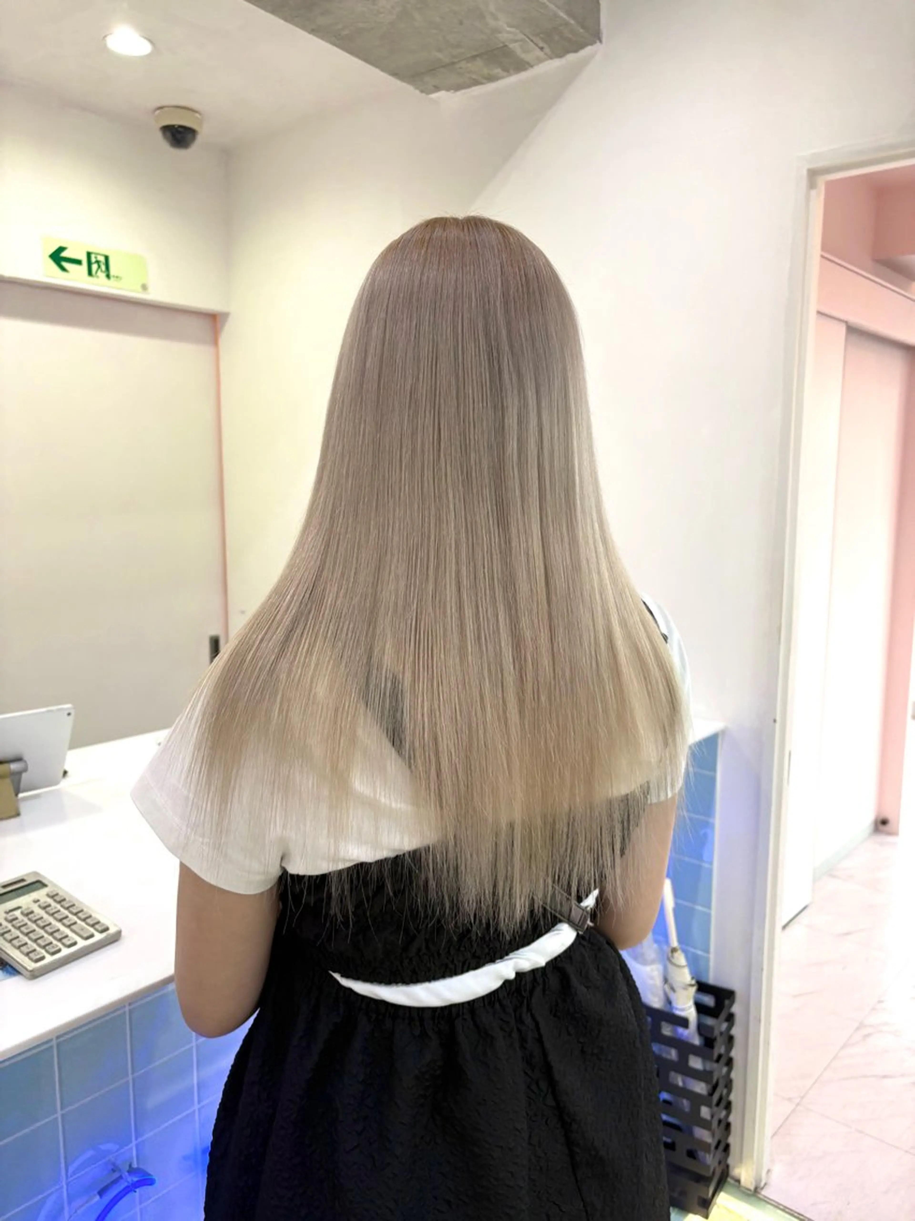 ロング カラー ヘアカラー トリートメント 美優🦕ツヤ髪 /ハイトーン🩶のヘアスタイル