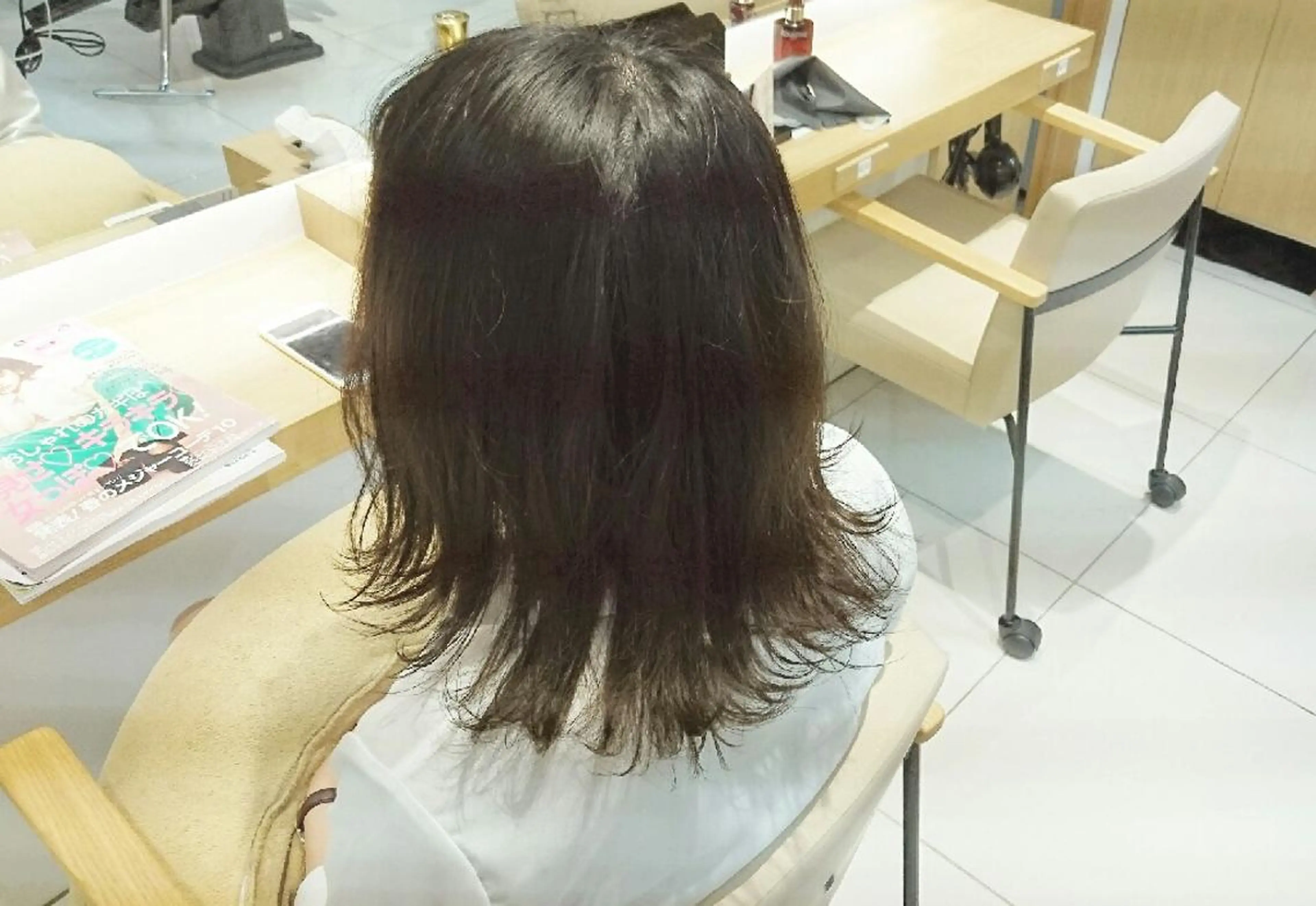 ミディアム 外ハネヘア 透明感ハイライト◎ 伊藤夏海のヘアスタイル