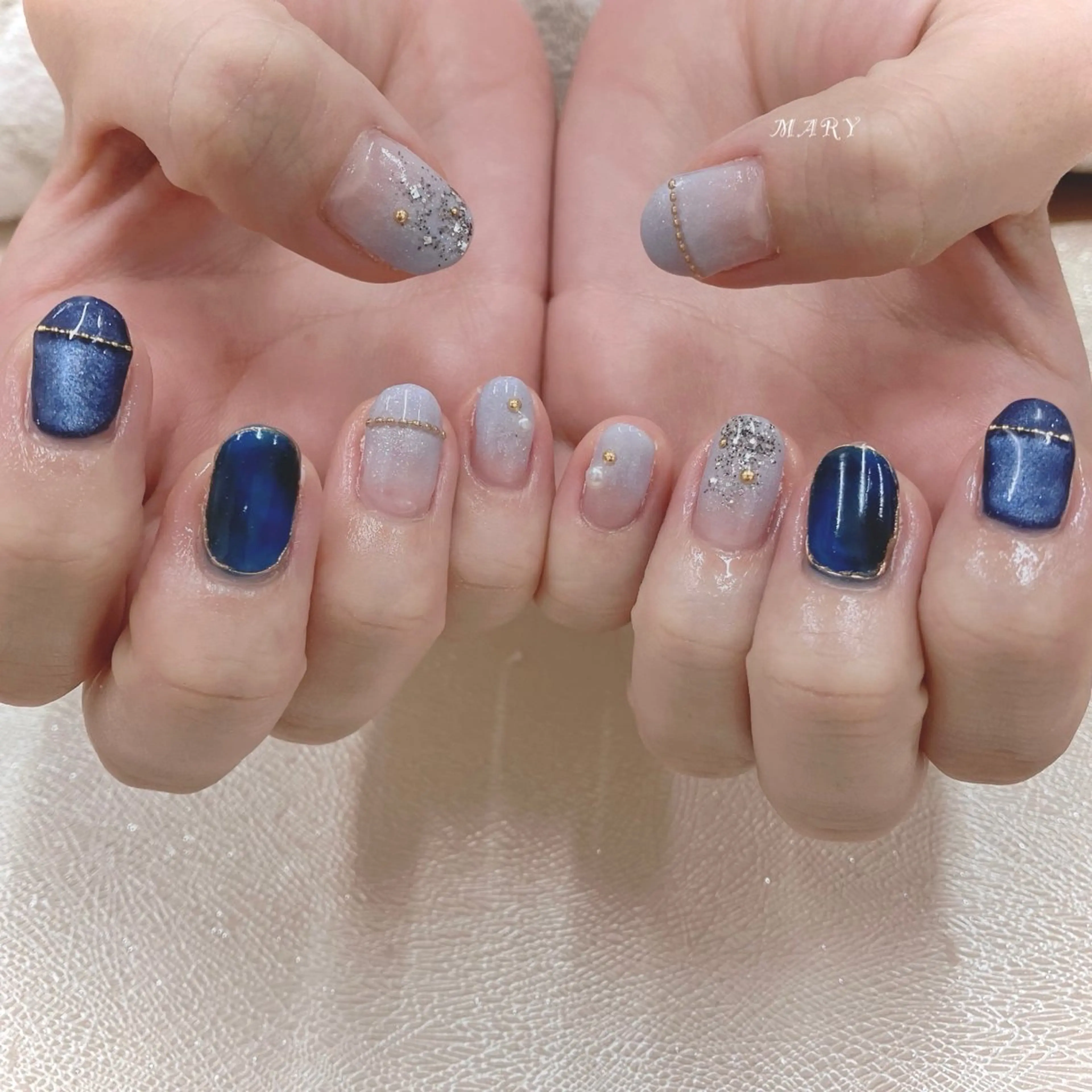 ネイル ブルー グラデーション キラキラネイル マグネットネイル ニュアンスネイル ハンドネイル Mary nail所属・Mary nail .narumiのネイルデザイン