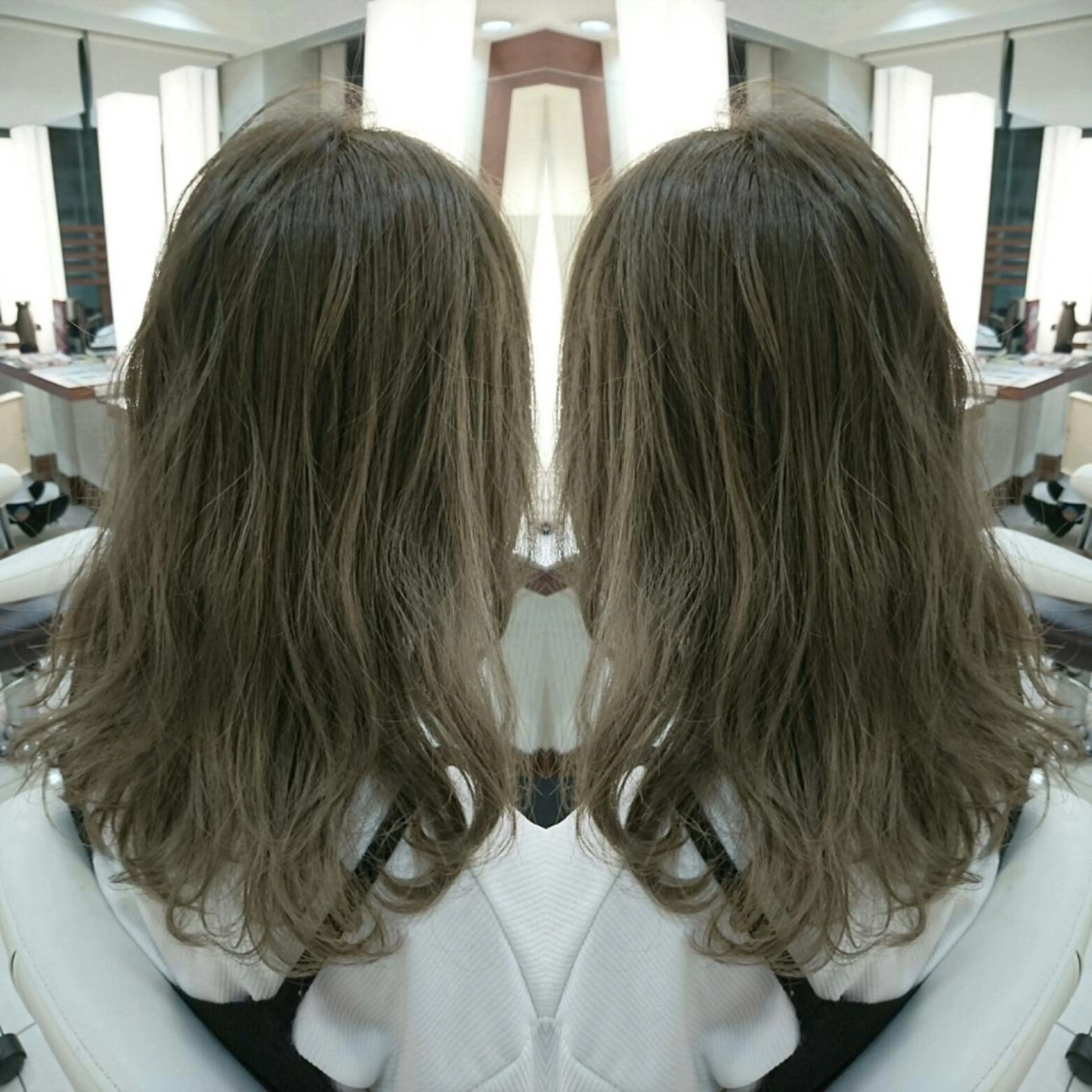 セミロング カラー アッシュ ベージュカラー 面谷 一光のヘアスタイル