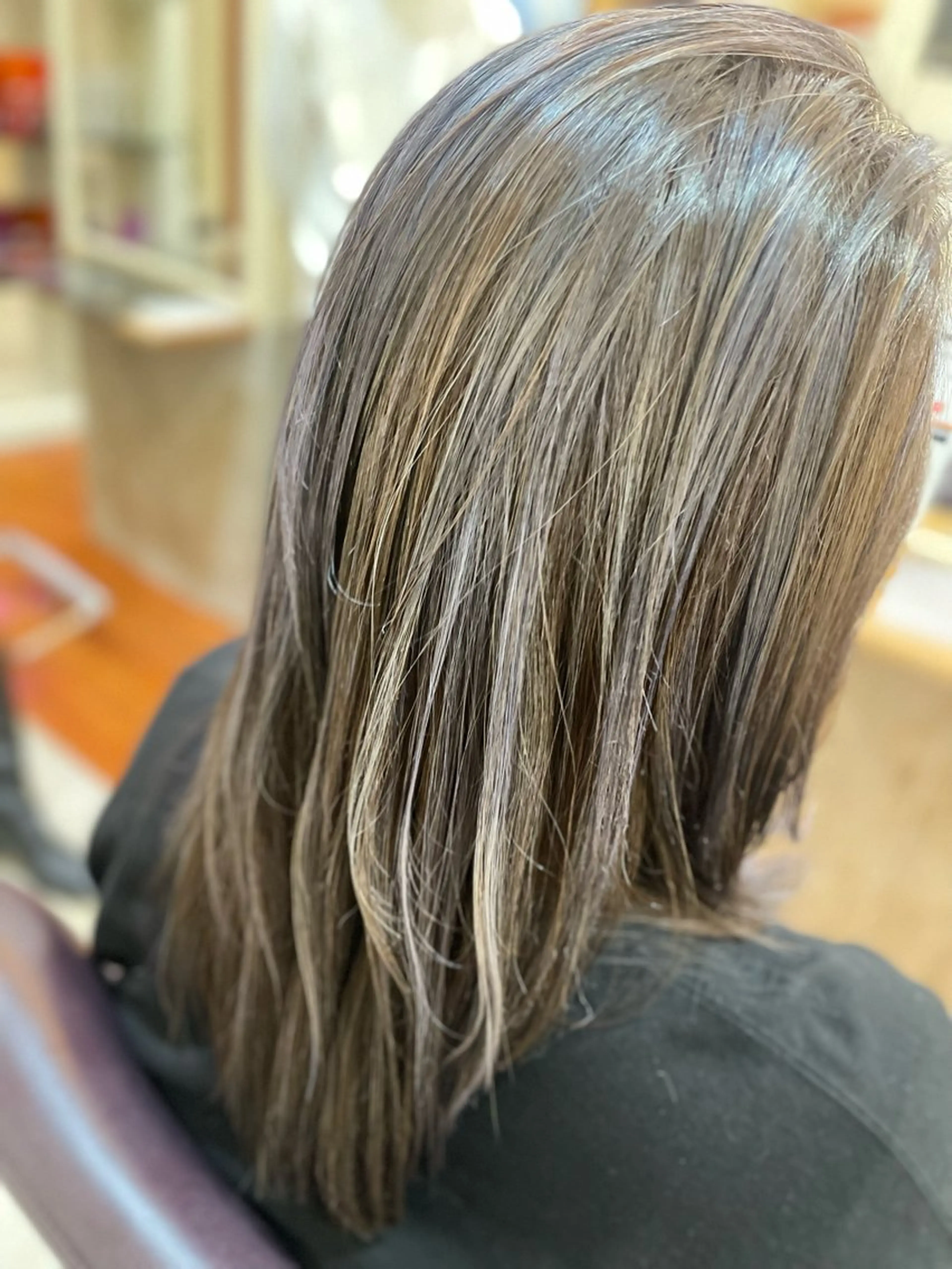 セミロング ヘアカラー VENIRE古川店所属・端野七海 縮毛矯正のヘアスタイル