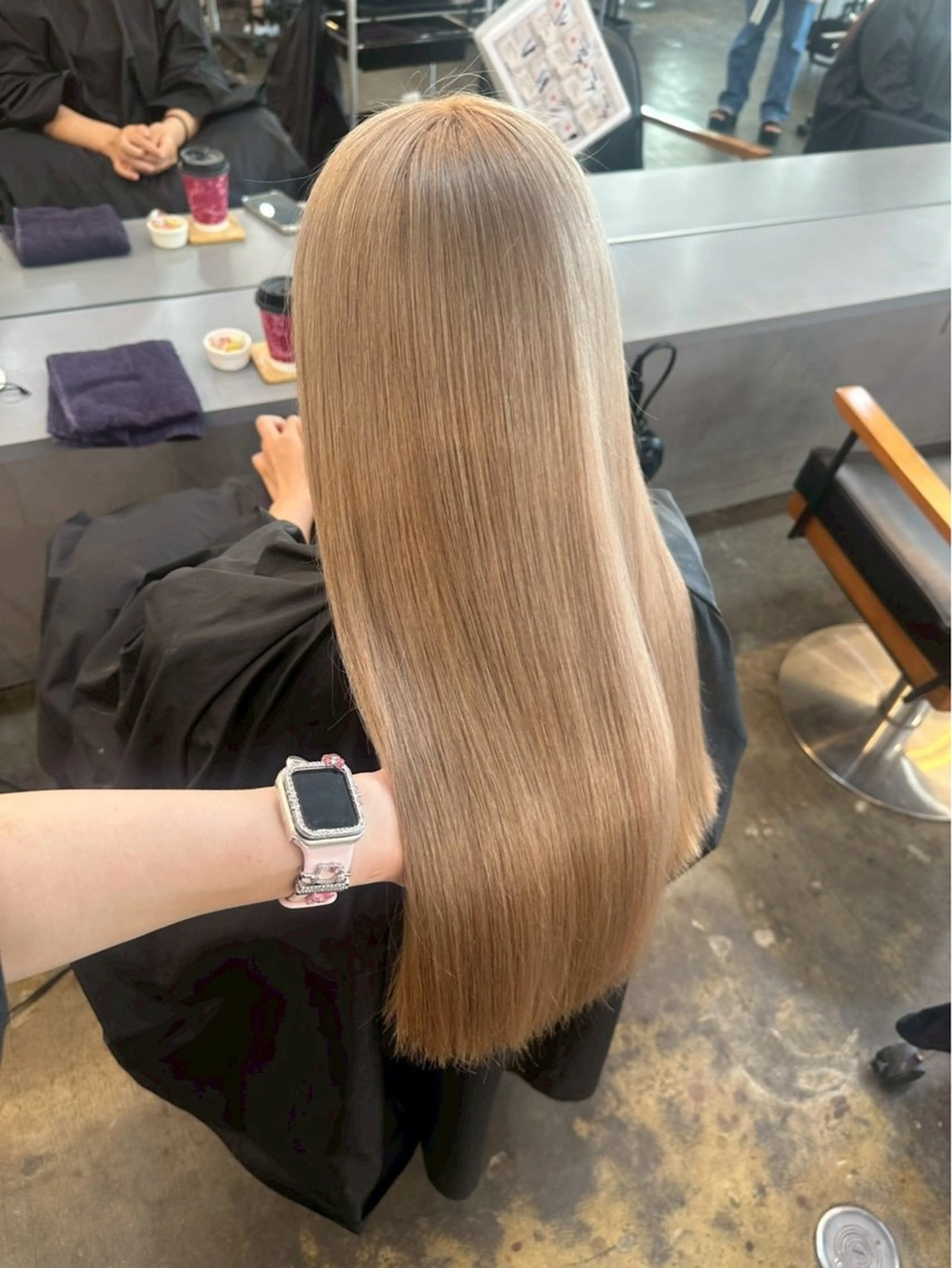 ロング カラー ブリーチ/ハイトーン ピンク/ベージュ🎟のヘアスタイル