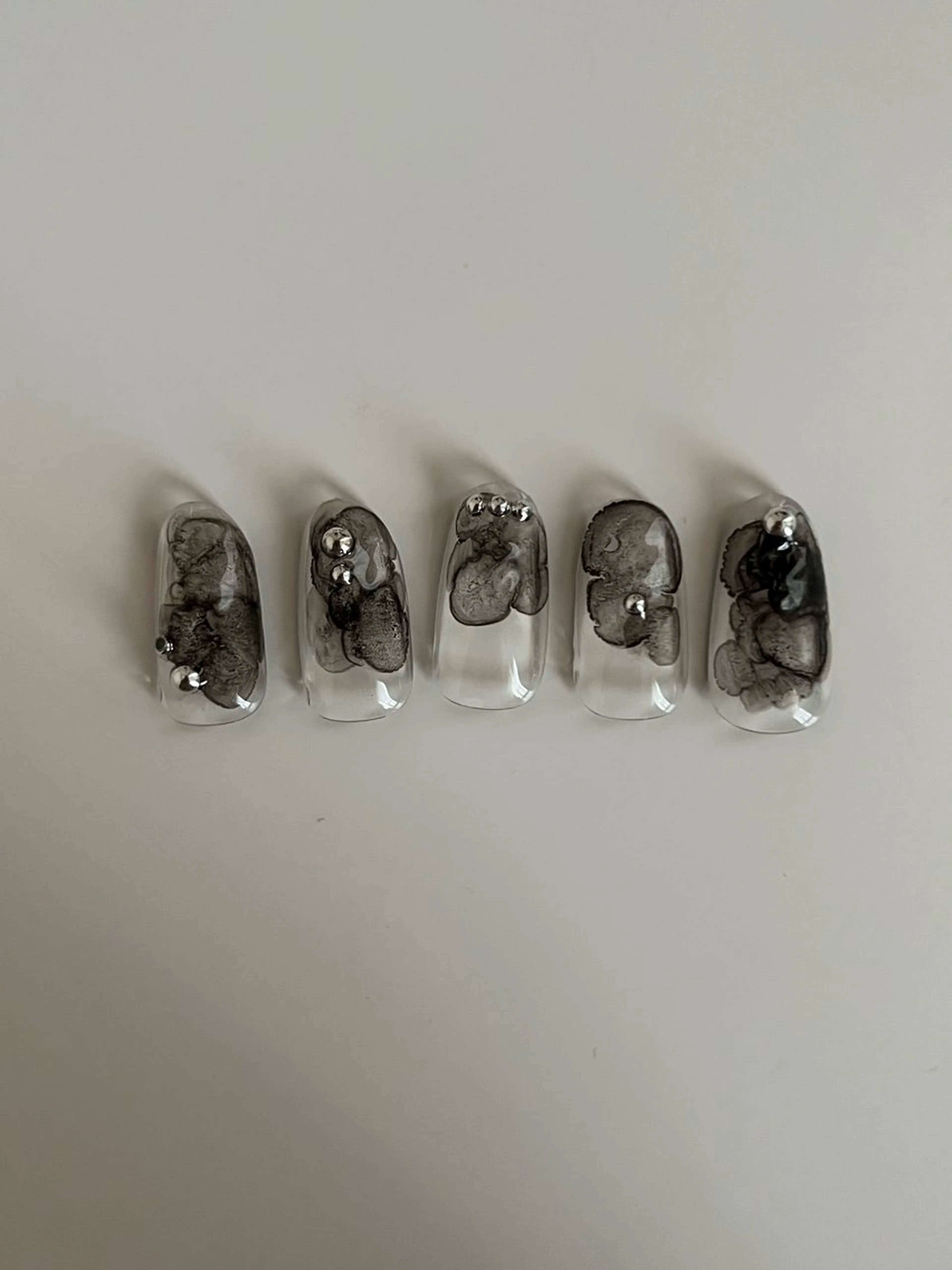 ネイル ハンドネイル ハンドケア pu+on. nailworks所属・fuyumi / ニュアンスネイルのネイルデザイン