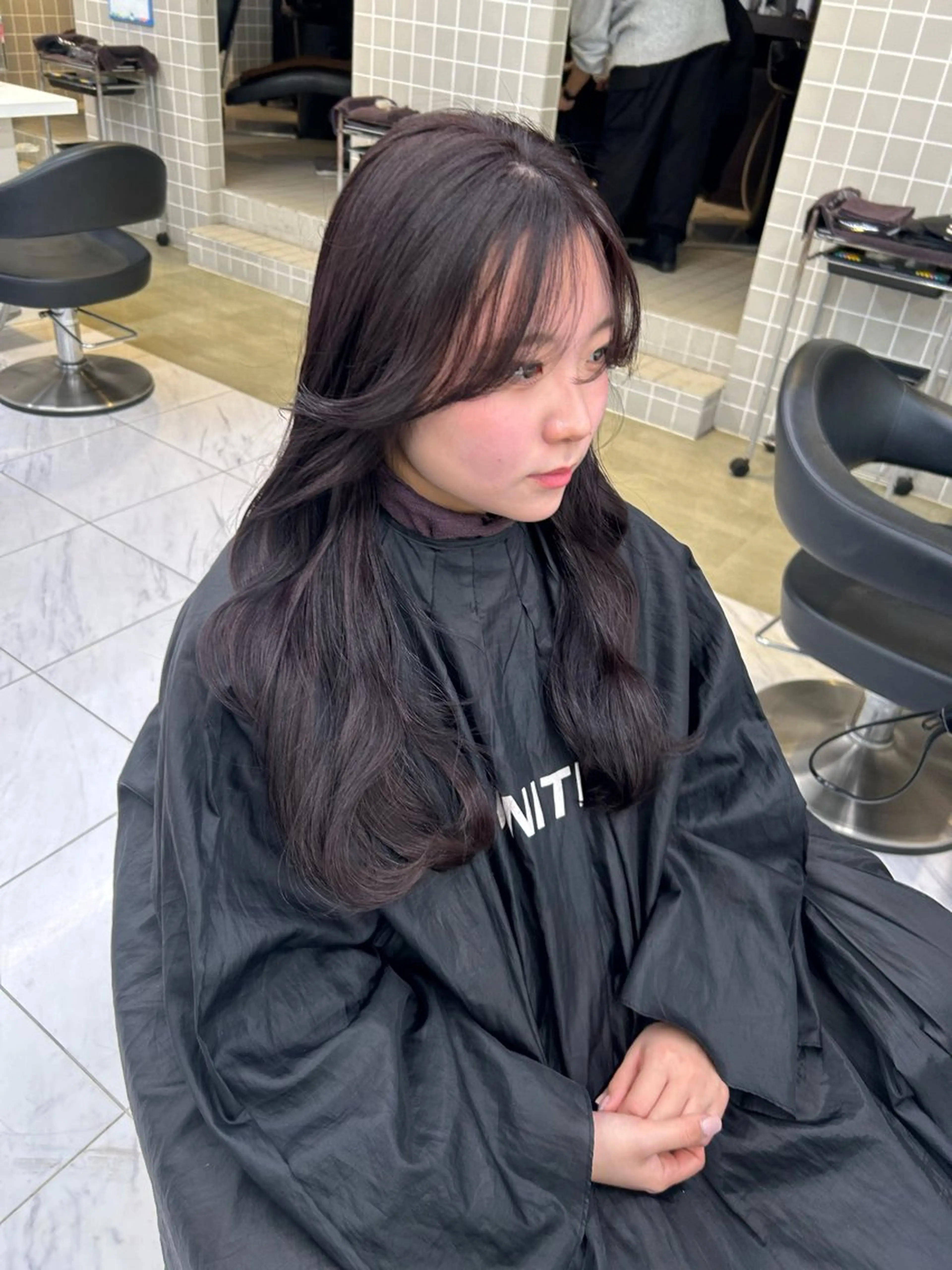 ロング カラー カット ヘアカラー トリートメント ヘッドスパ 韓国ヘア暗髪 ダブルカラーメンズ可のヘアスタイル