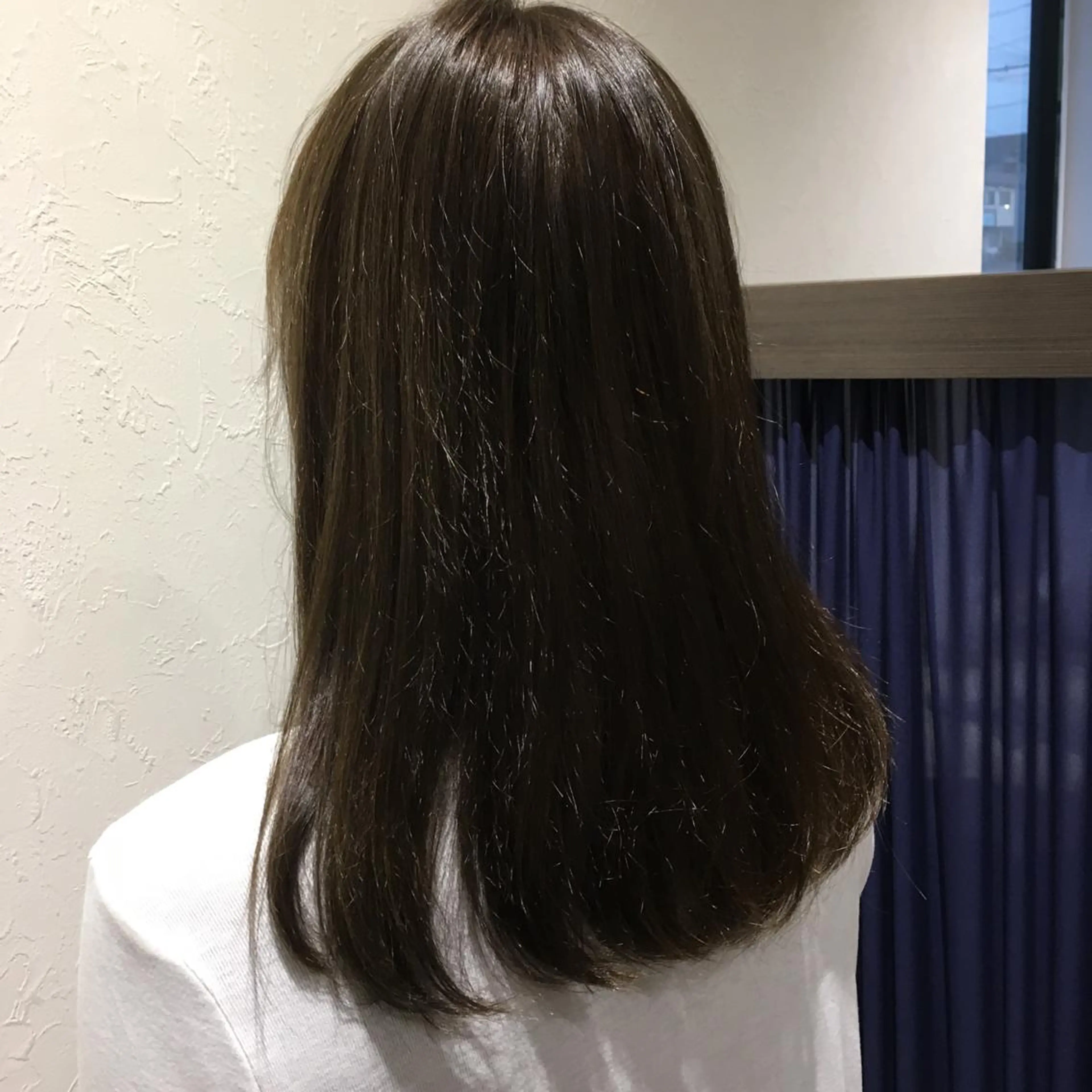 セミロング カラー グレージュ シェアサロンR所属・川合 勇気のヘアスタイル