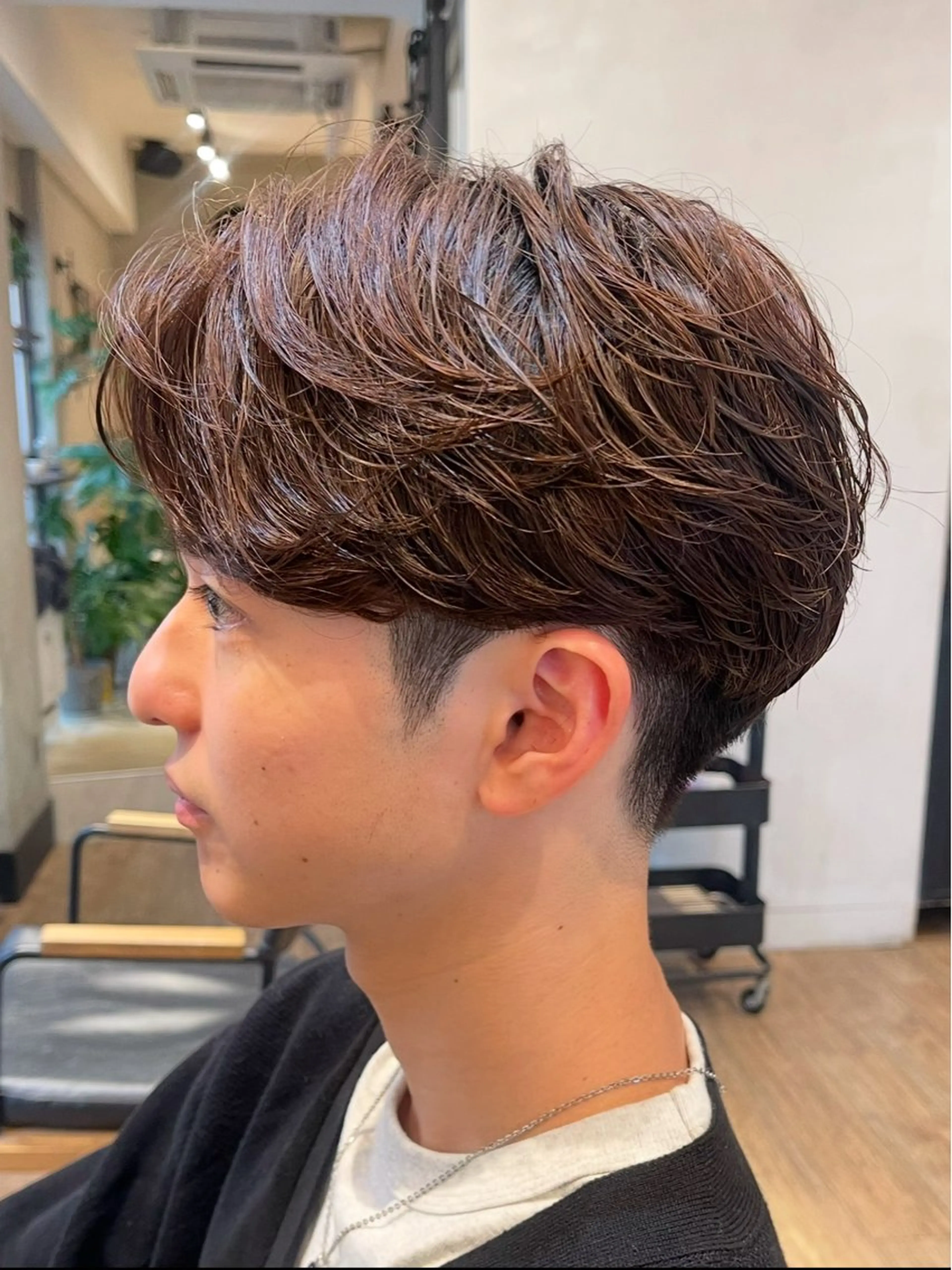 ショート パーマ メンズ ビジネス センターパート フェードカット フェザーパーマ メンズ韓国風 カット パーマ トリートメント ヘアセット 新宿メンズパーマ TAKEのヘアスタイル