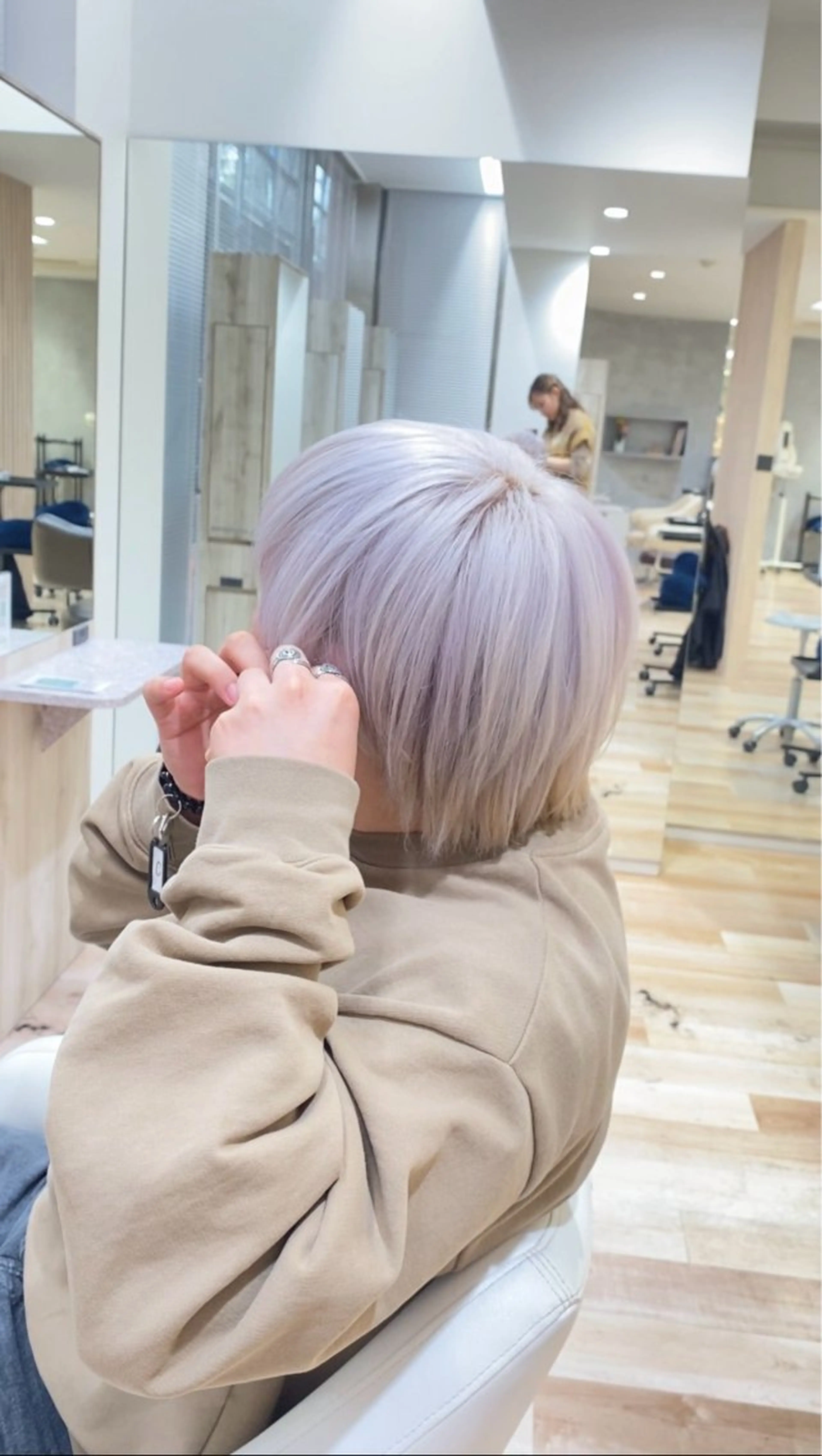 ショート カラー メンズ メンズブリーチ ブリーチ シルバー ホワイトシルバー ヘアカラー トリートメント 松永 わかなのヘアスタイル