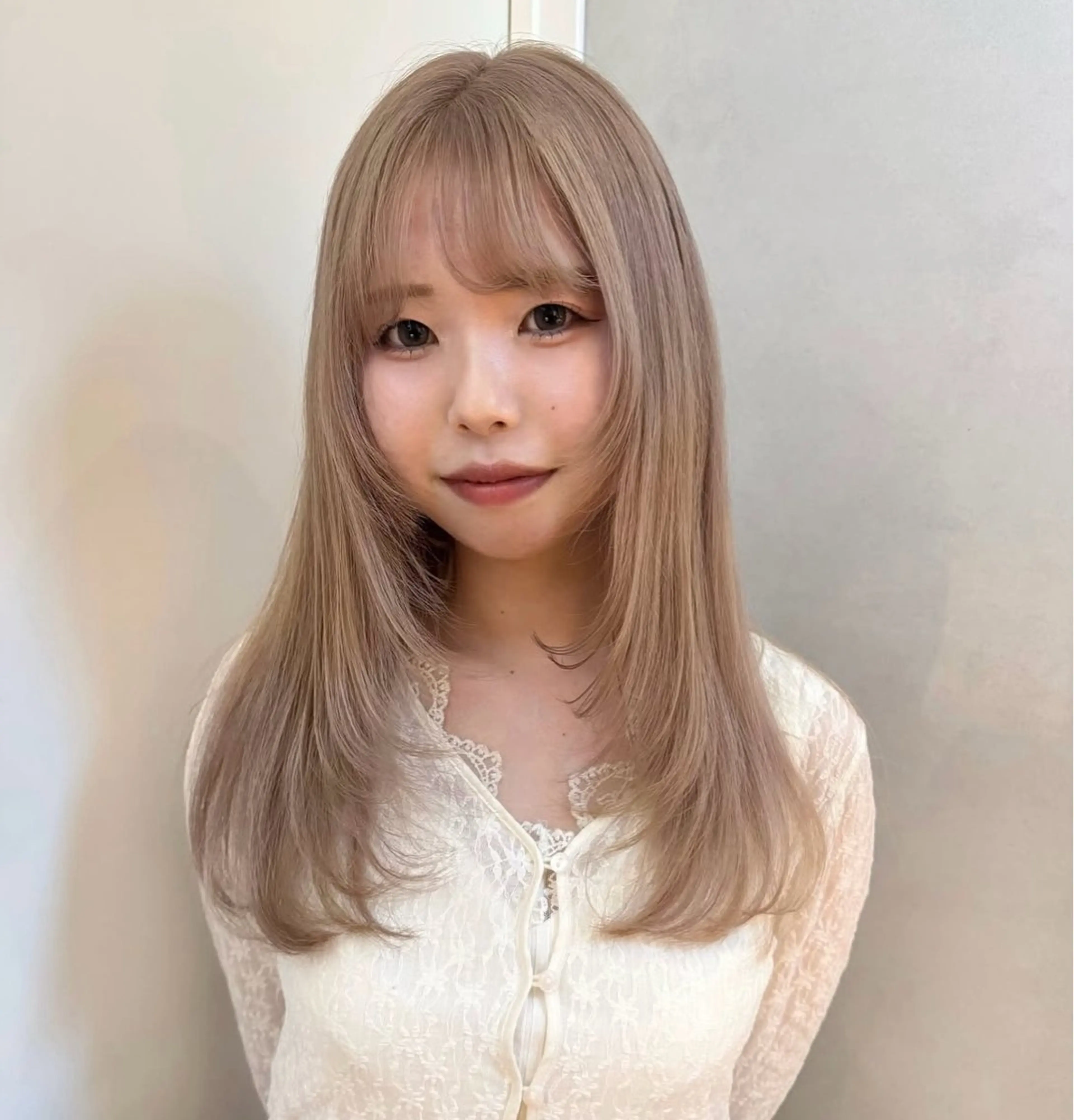 ミディアム カラー ヘアアレンジ ヘアカラー ブリーチハイトーン みほのヘアスタイル