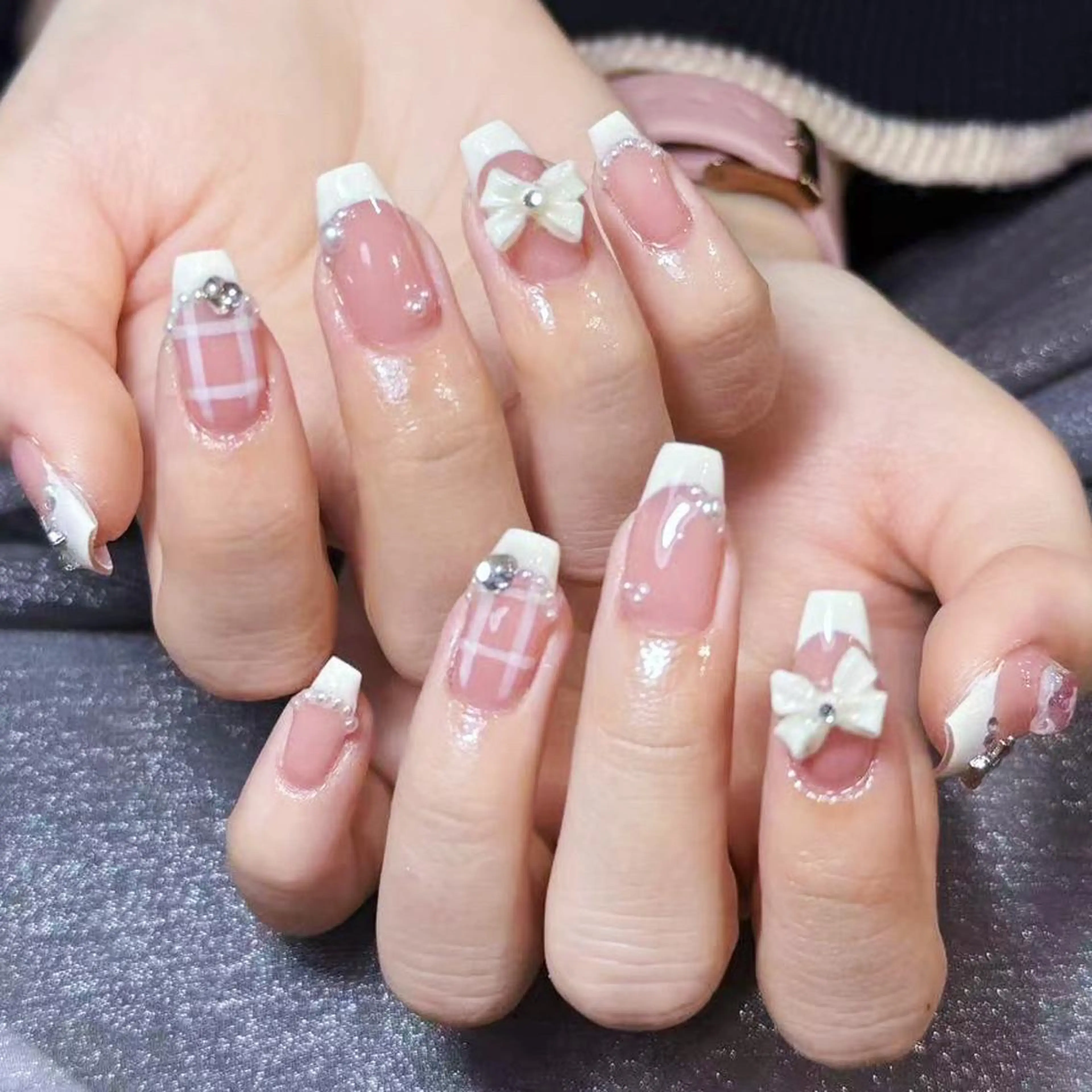 ネイル アートネイル オーロラネイル ガーリー キラキラネイル 韓国ネイル ハンドネイル nina 💅のネイルデザイン