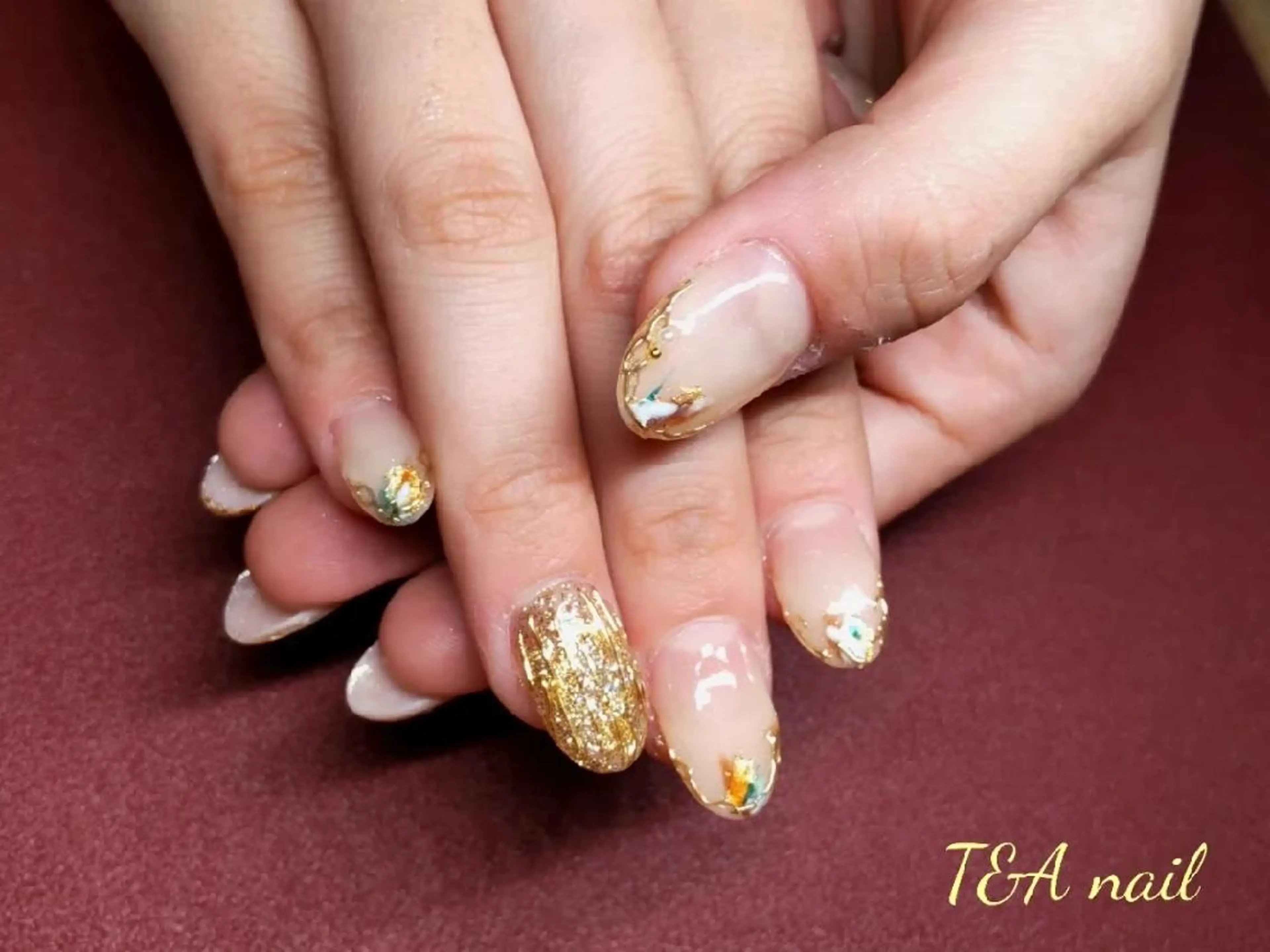 ミディアム ネイル 長さ出し ジェルネイル ゴールド スカルプネイル ブライダルネイル ハンドネイル T&A nailのネイルデザイン
