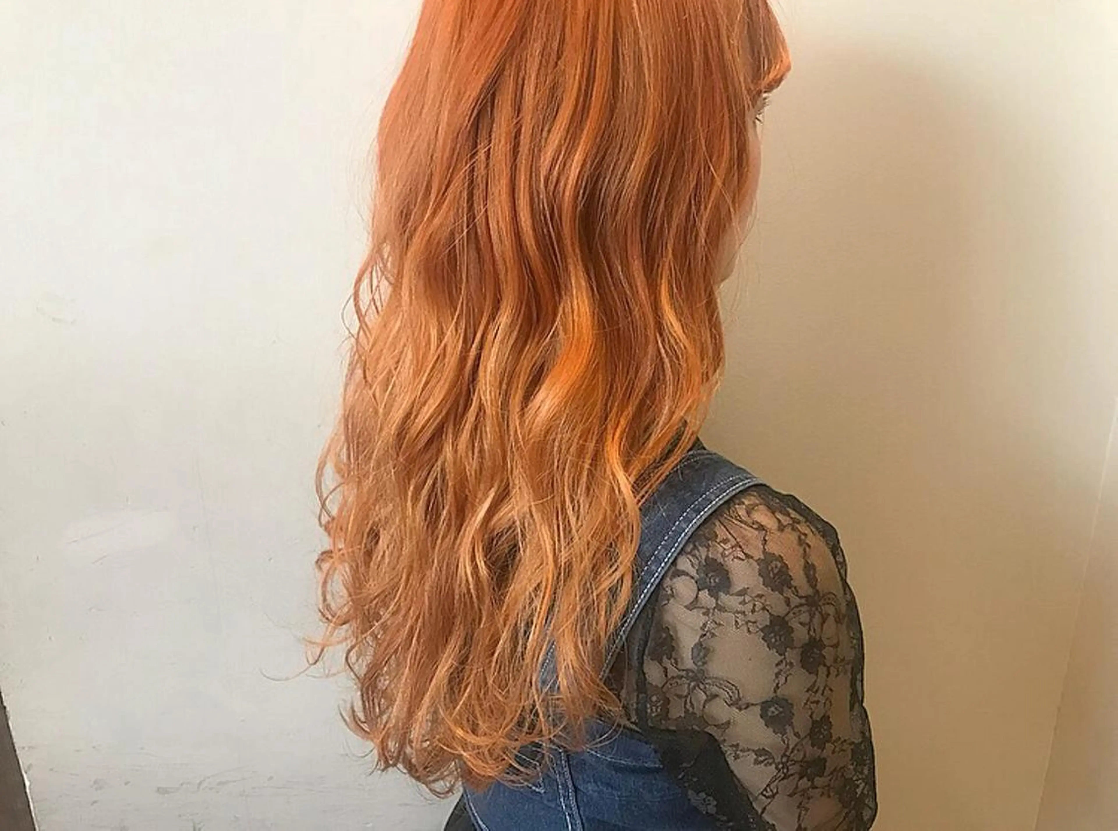 ロング カラー ブリーチ オレンジ ヘアカラー トリートメント ニシダヒカリ🌙 髪質改善×似合わせのヘアスタイル