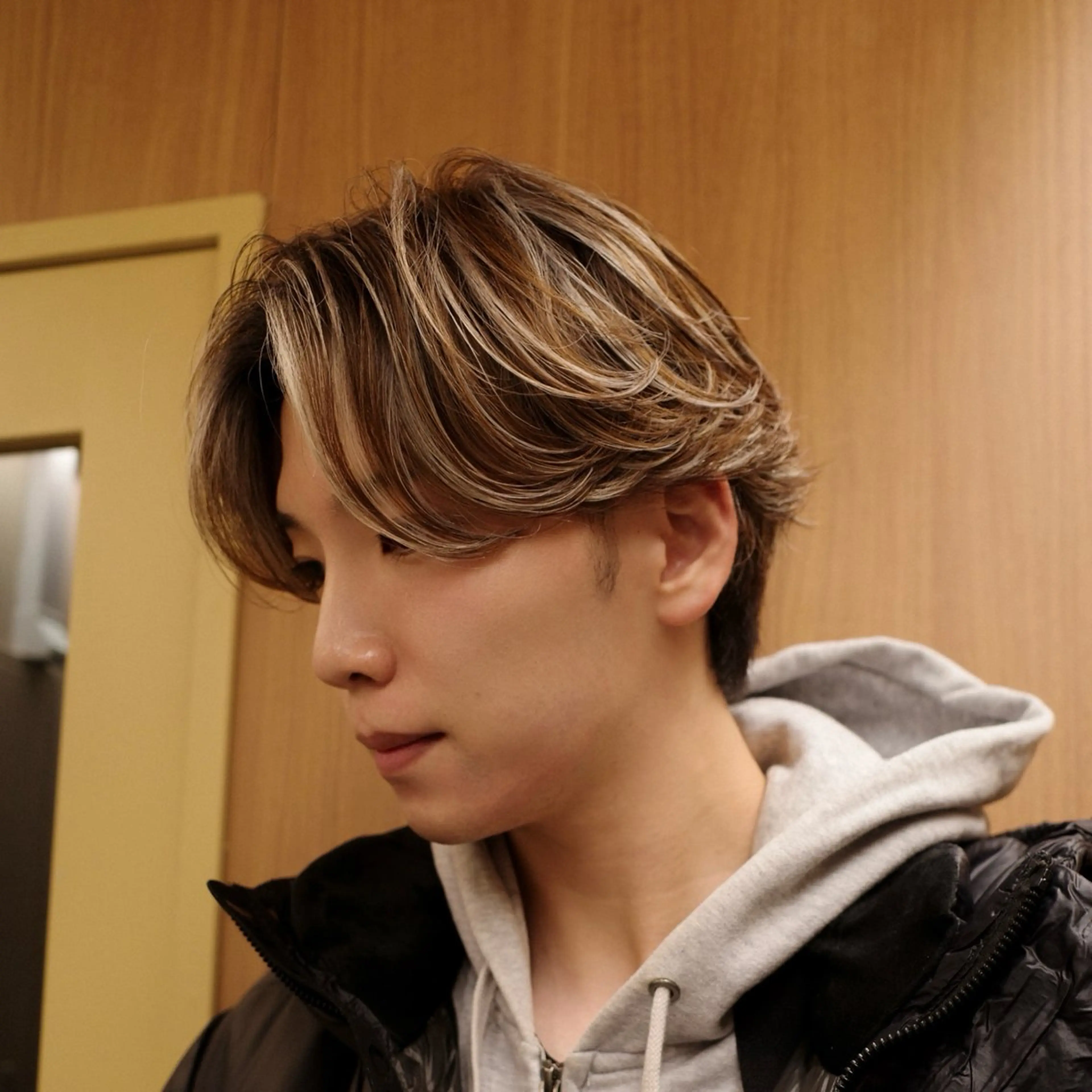 カラー メンズ ヘアカラー メンズハイライト ／メンズミルクティーのヘアスタイル