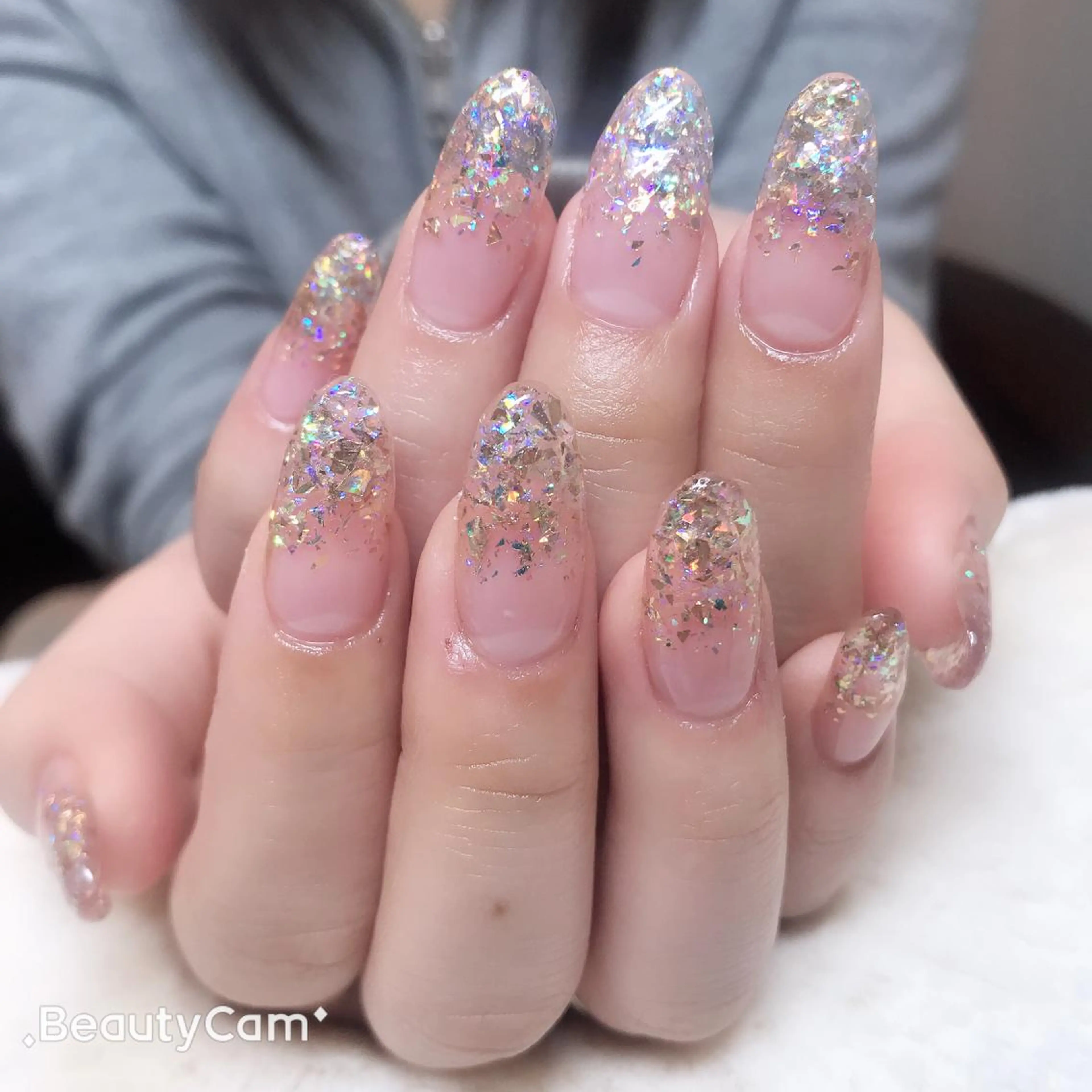 セミロング ネイル クリアネイル グラデーション ホログラムネイル ラメ(グリッター) ラメグラデーション ハンドネイル Nail&Eyelash Bloom所属・ネイル&アイラッシュ Bloomのマツエク・マツパデザイン