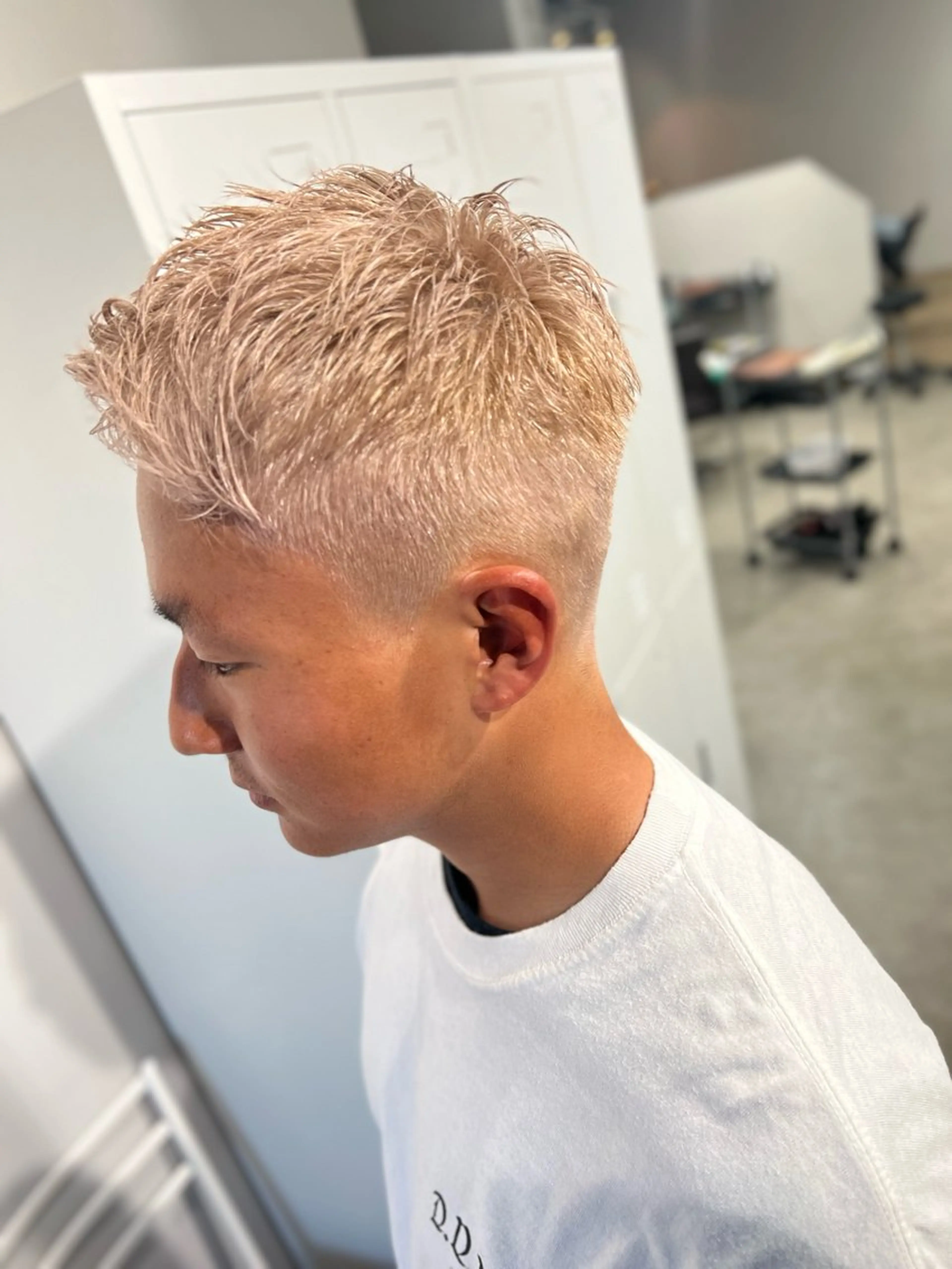 カラー メンズ メンズブリーチ メンズパーマ 刈り上げ メンズベリーショート ベージュカラー カット ヘアカラー トリートメント ブリーチ/髪質改善/ レイヤー/YUTO‎のヘアスタイル