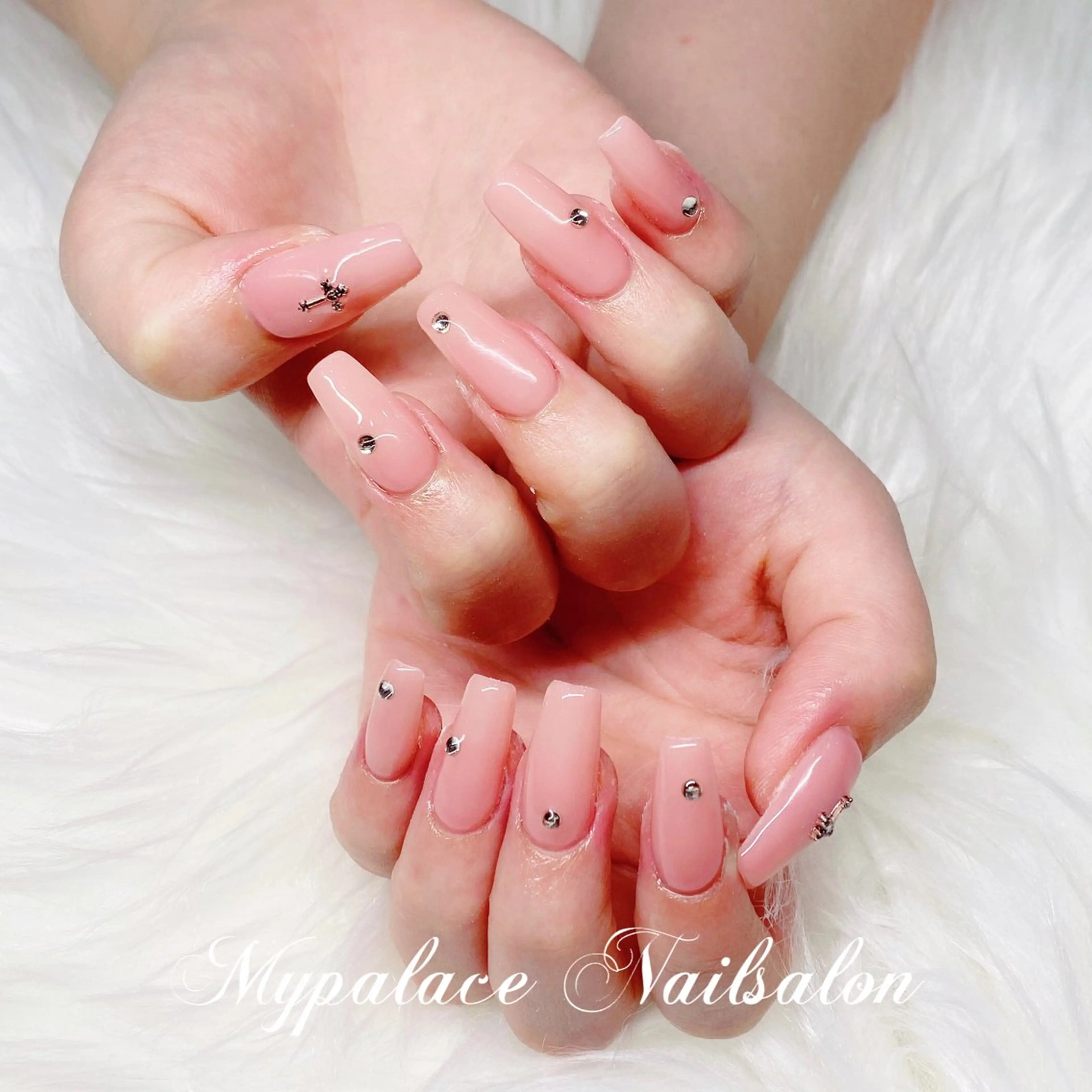 ネイル ワンカラーネイル スカルプネイル ストーンネイル ハンドネイル Yuis Nailスカルプ専門のネイルデザイン