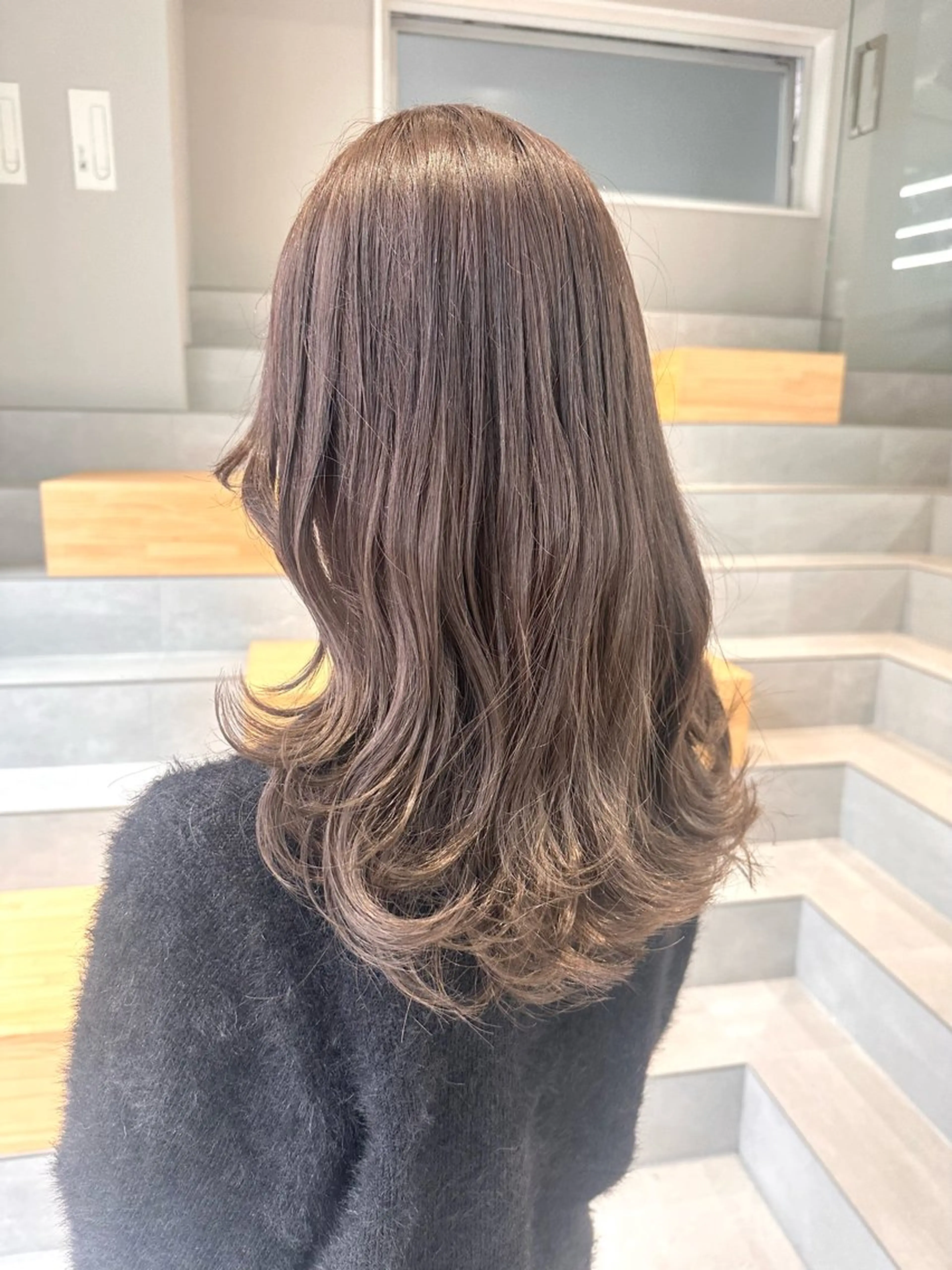 セミロング カラー グレージュ カット ヘアカラー 染谷 遥花のヘアスタイル