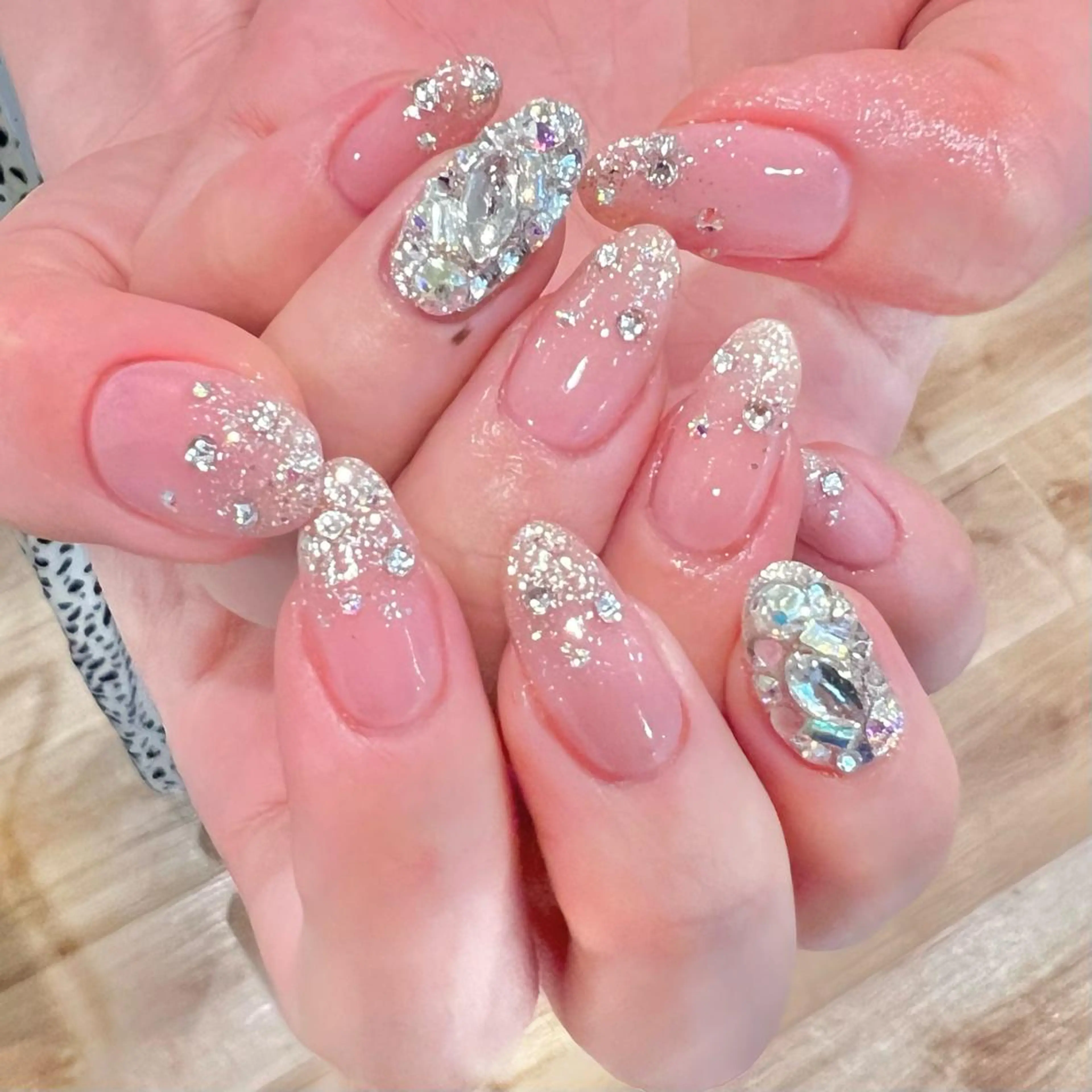 ネイル キラキラネイル 持ち込み ハンドネイル H🌺 NAILのネイルデザイン