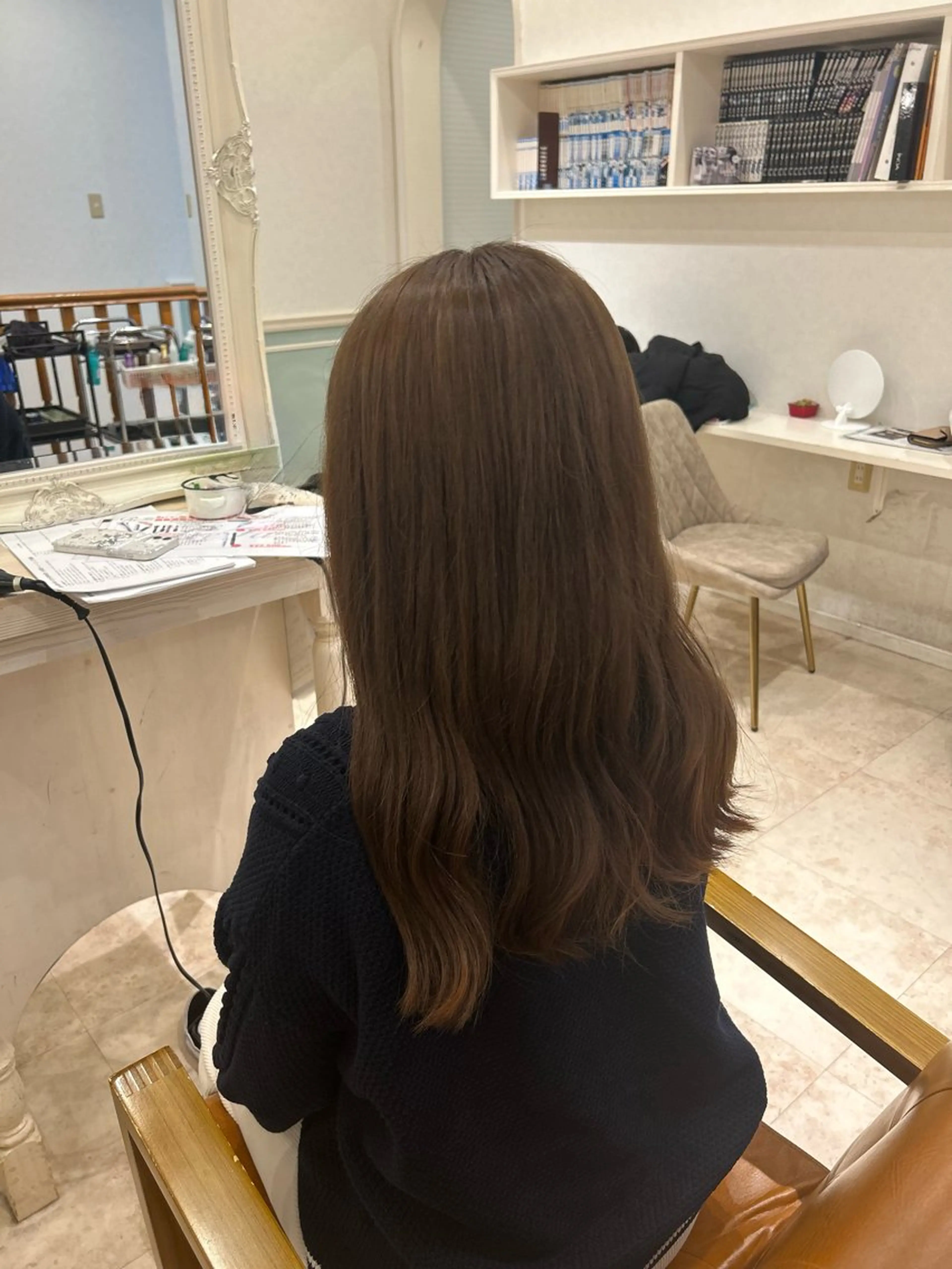 セミロング カラー 岩崎 玲花のヘアスタイル