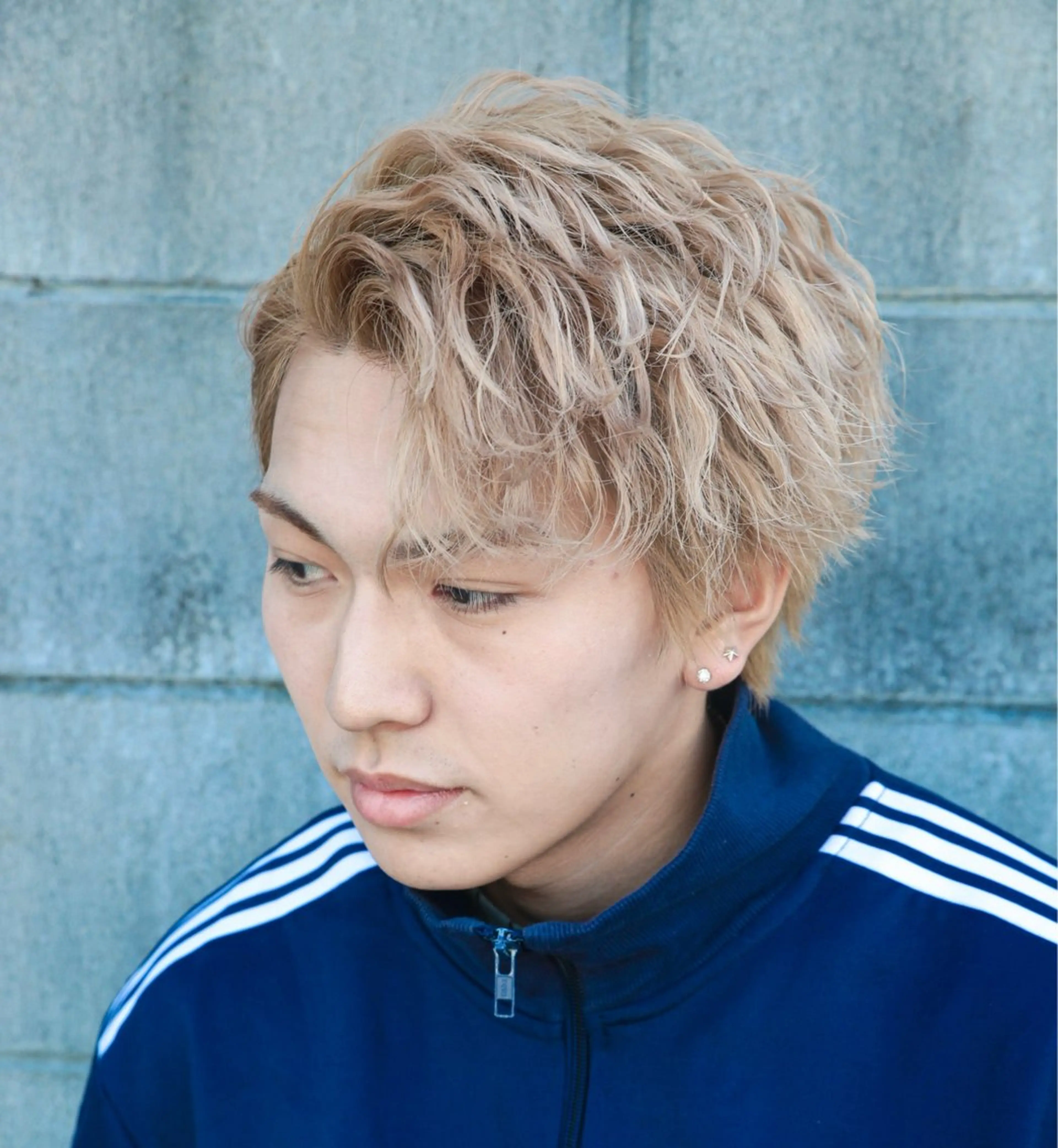 パーマ メンズ アップバング メンズハイトーン メンズパーマ カット パーマ メンズカット／パーマ 牛尾丈のヘアスタイル