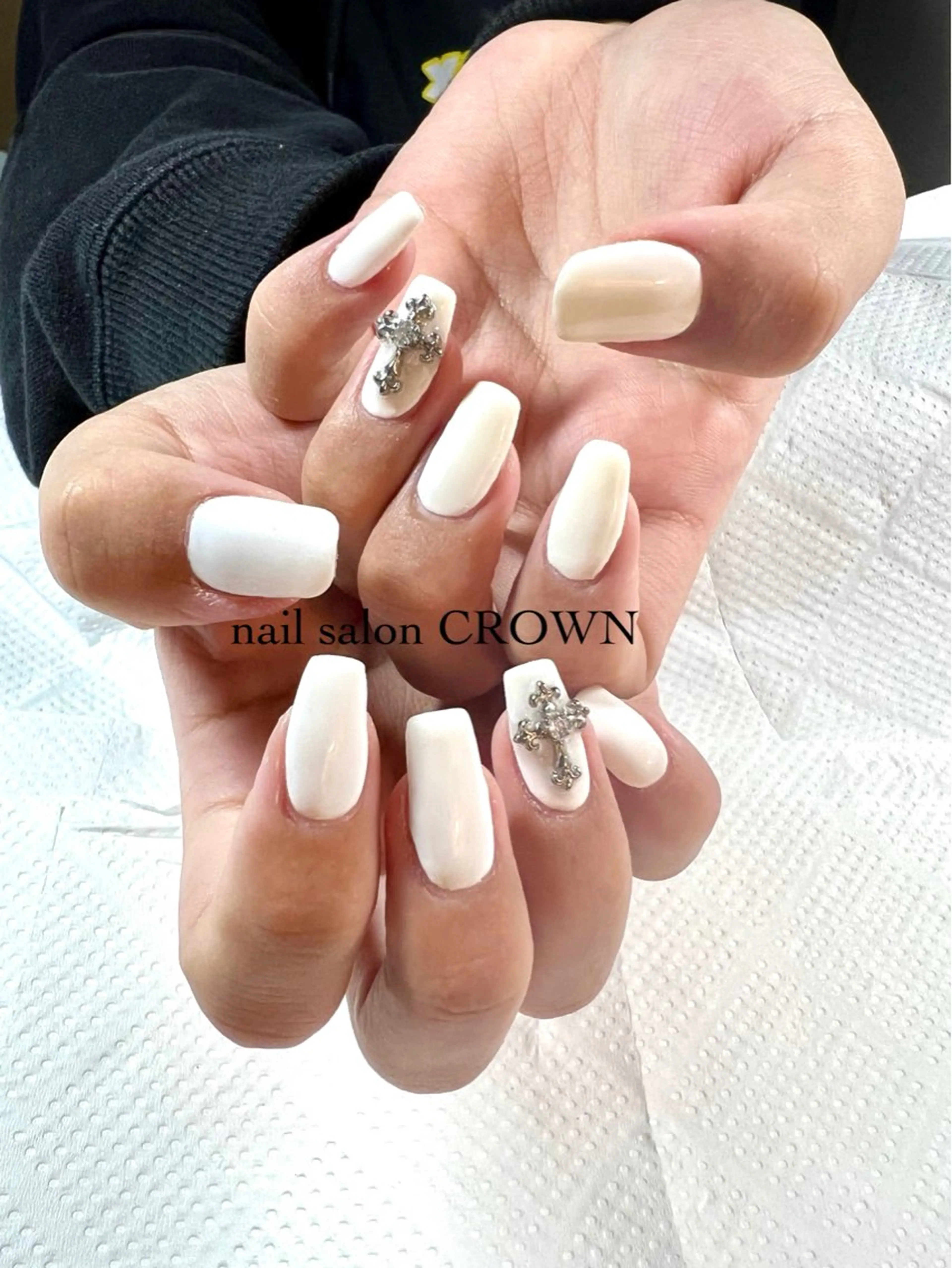 ネイル ホワイト nail salon CROWNのネイルデザイン