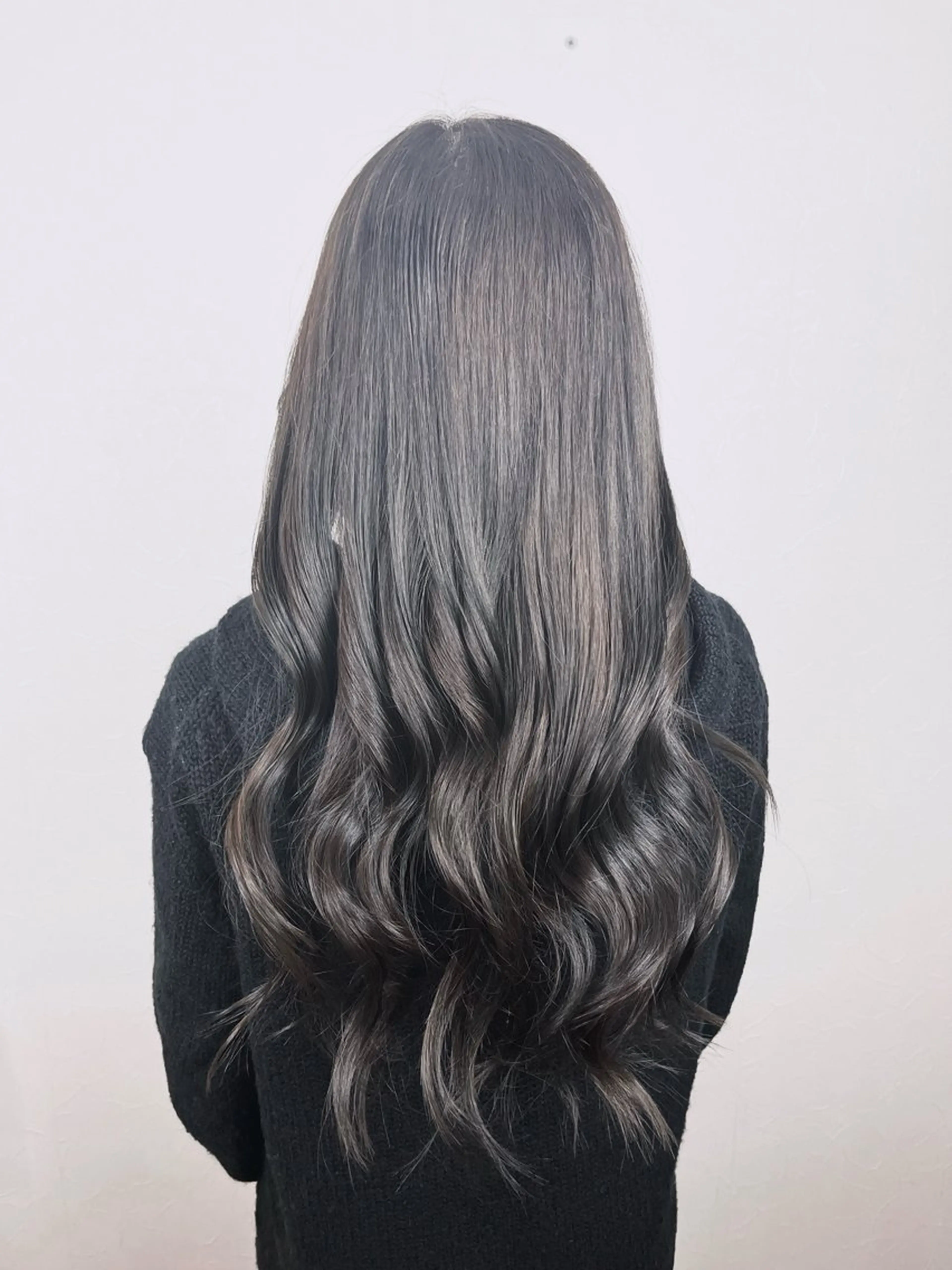 ロング トモタニ ミオのヘアスタイル
