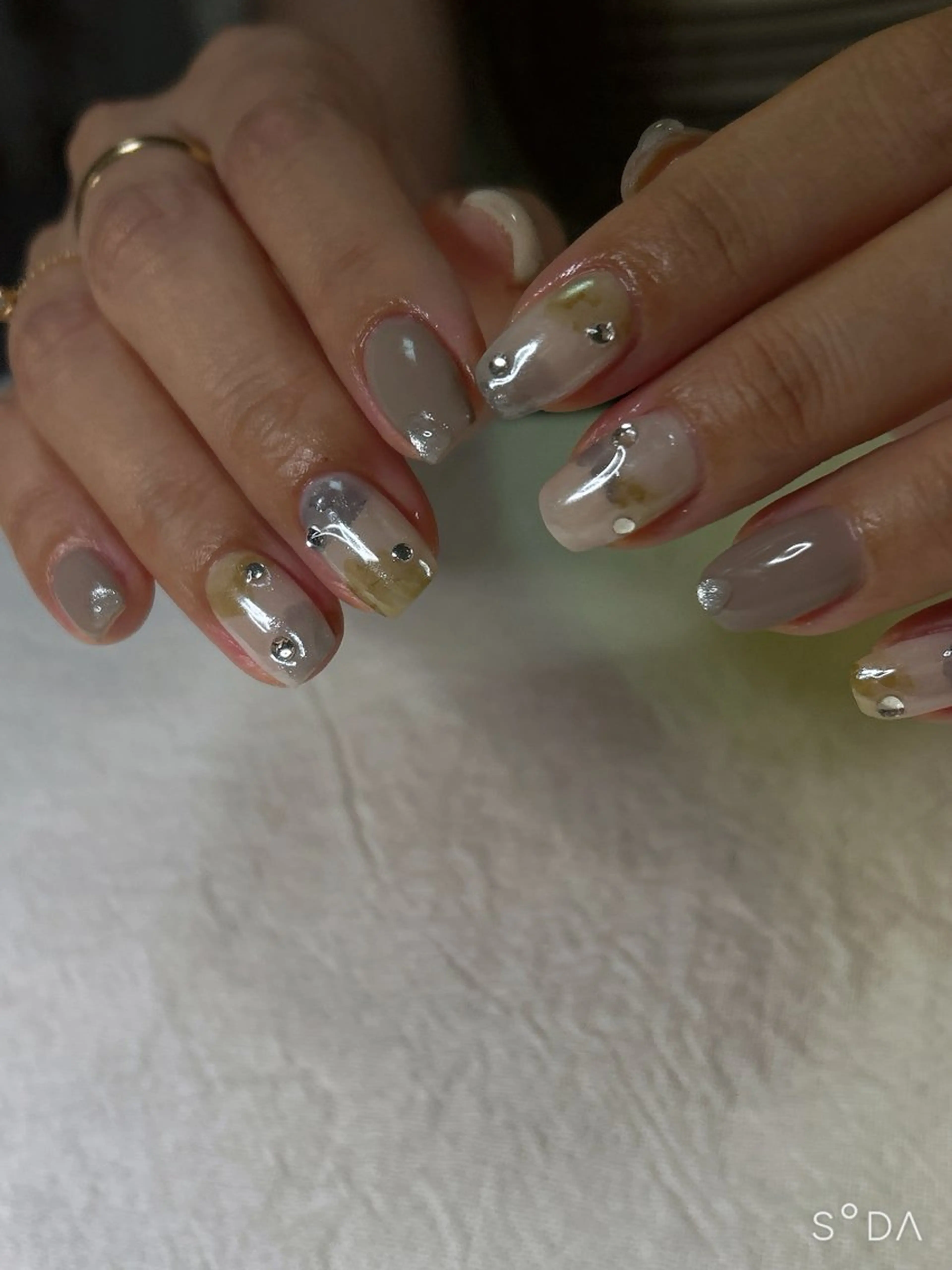 ネイル ニュアンスネイル KaPílína nail salonのネイルデザイン