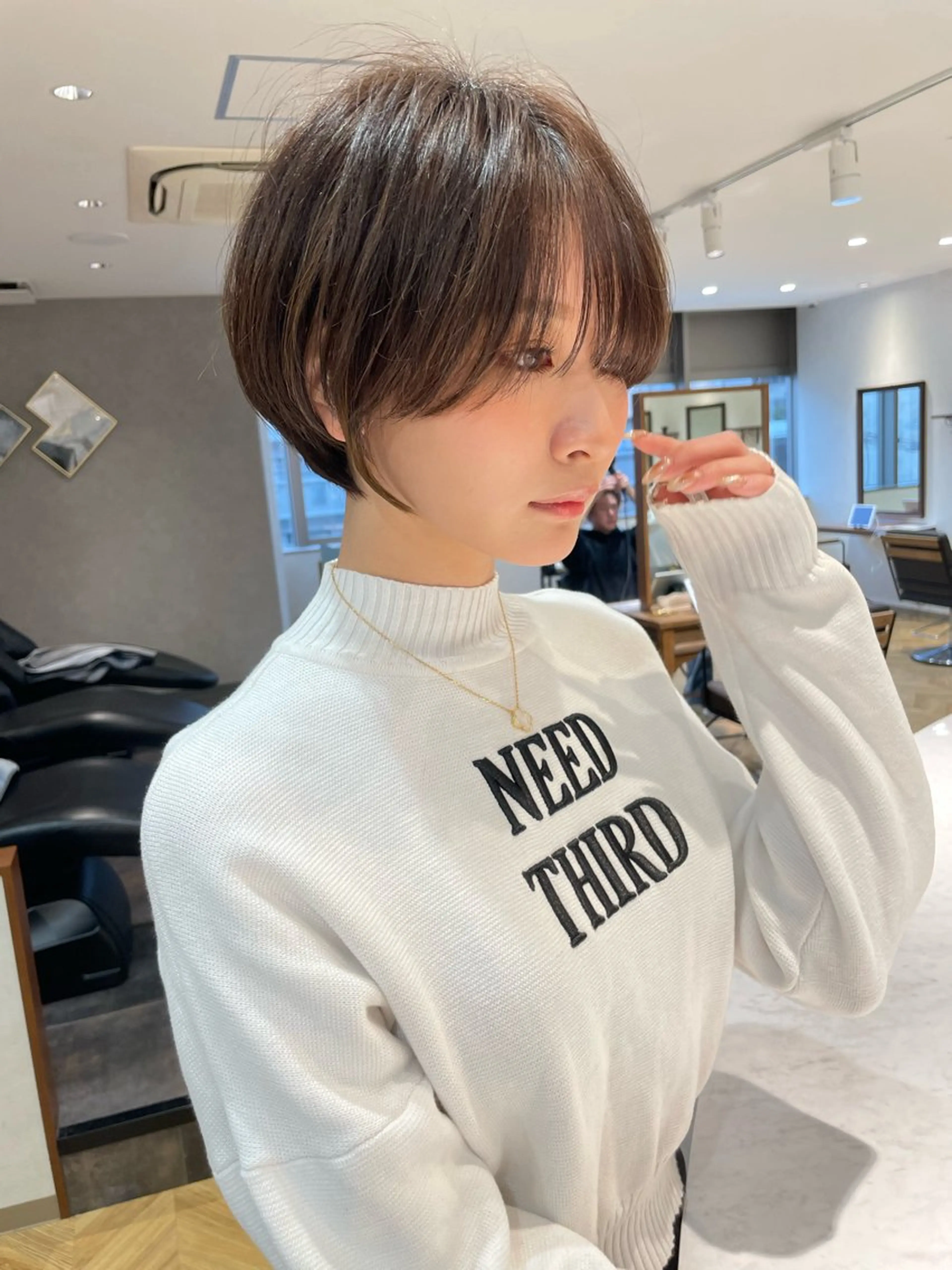 ショート カラー カット ヘアカラー トリートメント 💛美髪ハイトーン LEON🩶のヘアスタイル