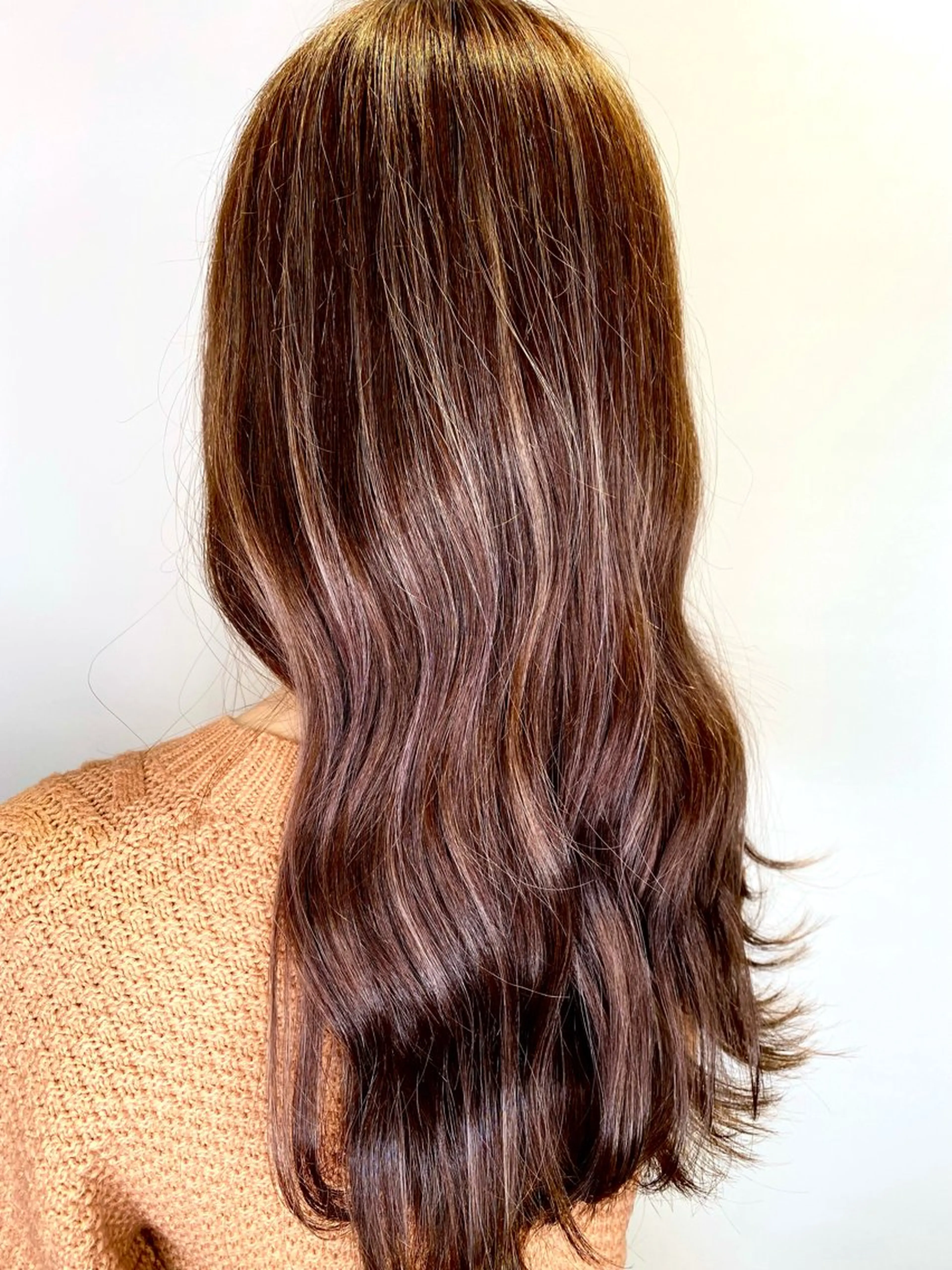 ロング カラー ブリーチ ハイライトカラー ピンクカラー ハイライト カット ヘアカラー qrop所属・柴田 翔太郎のヘアスタイル