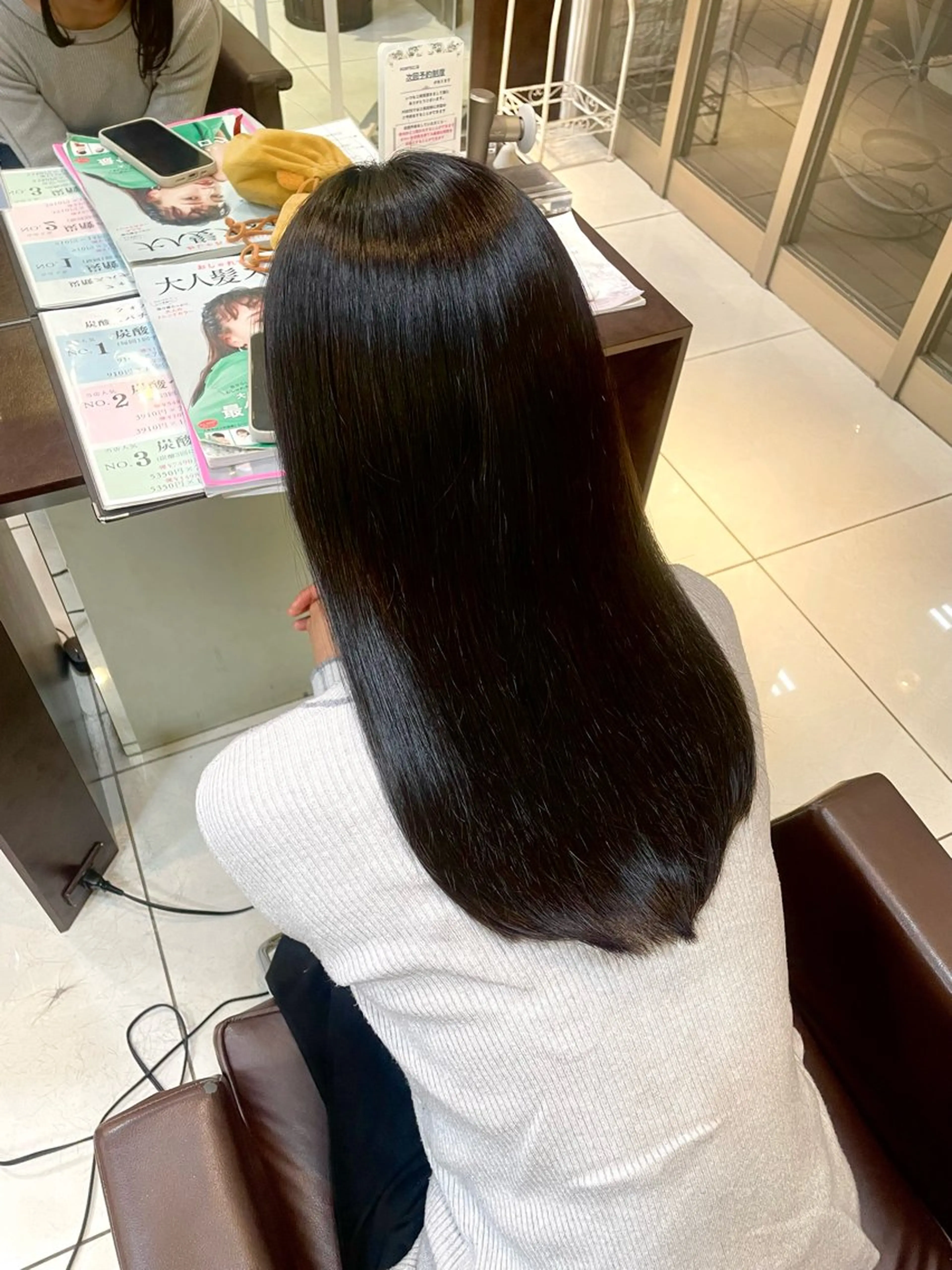 セミロング カラー 🤎うる艶ベージュ 🧸MAYUKA🤎のヘアスタイル