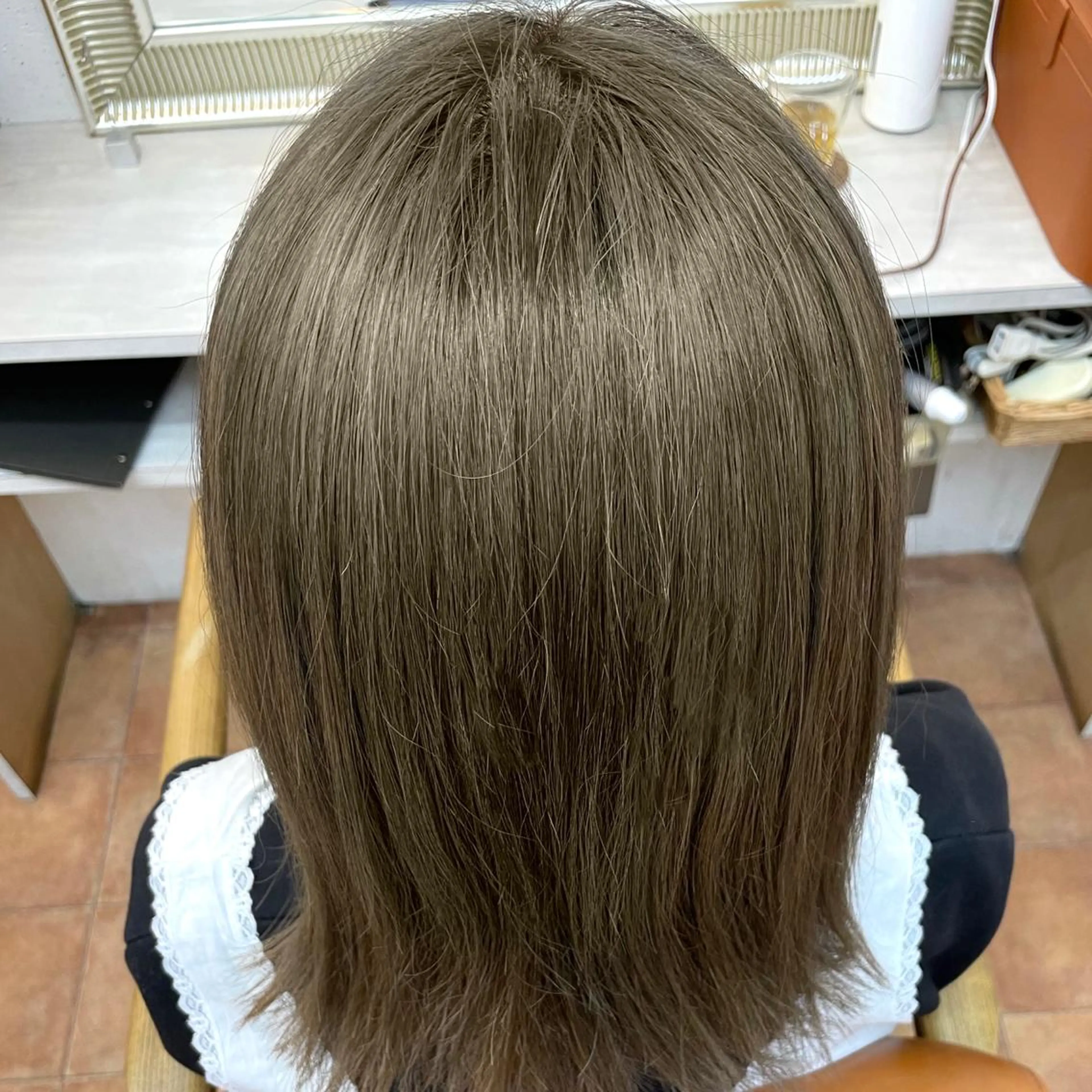 セミロング カラー ベージュカラー 透明感カラー オリーブベージュ オリーブカラー メンズパーマ 本多のヘアスタイル