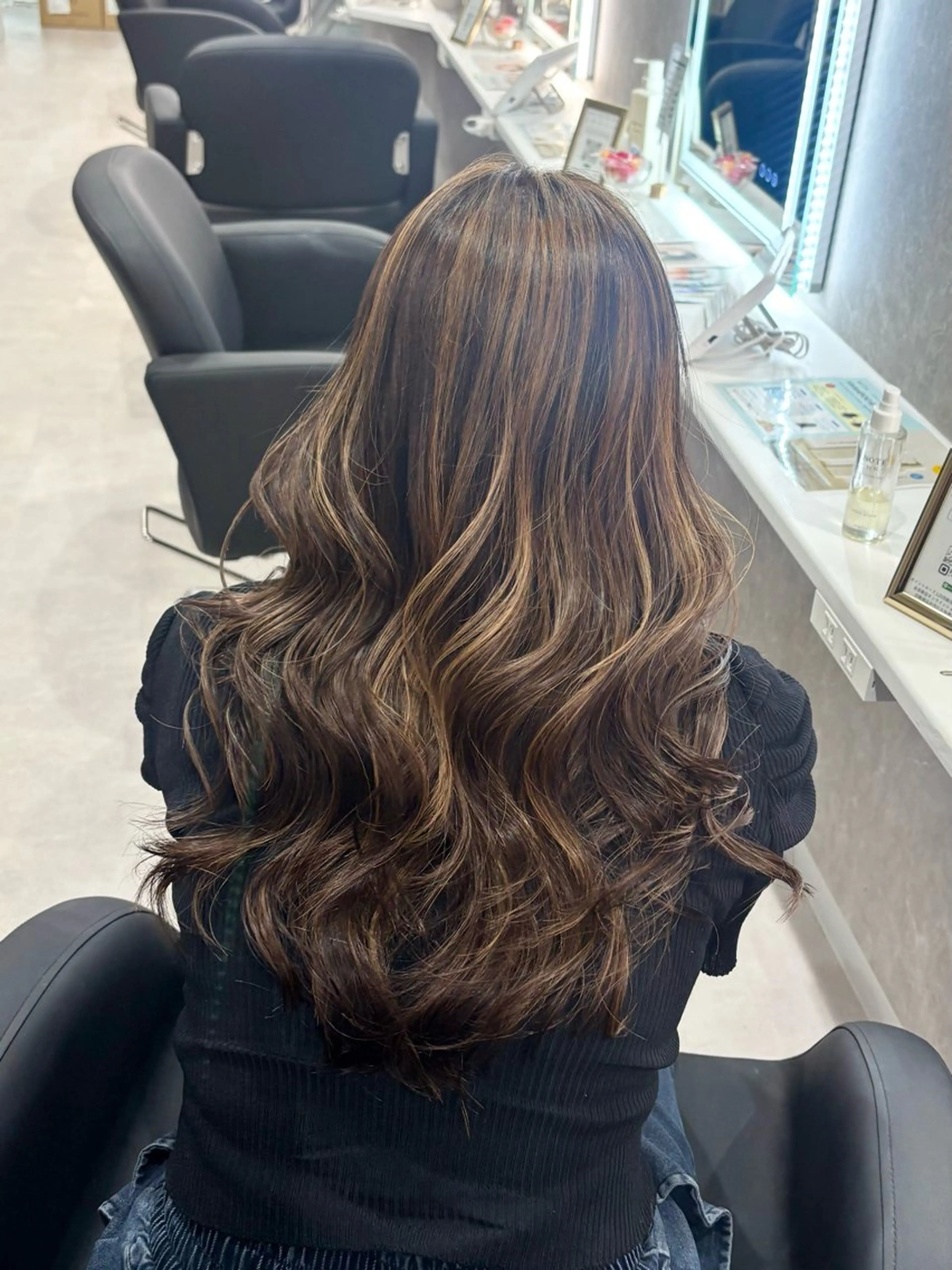 ロング ハイライト ヘアカラー トリートメント 🎀柔らか暖色カラ ー💕sayakaのヘアスタイル