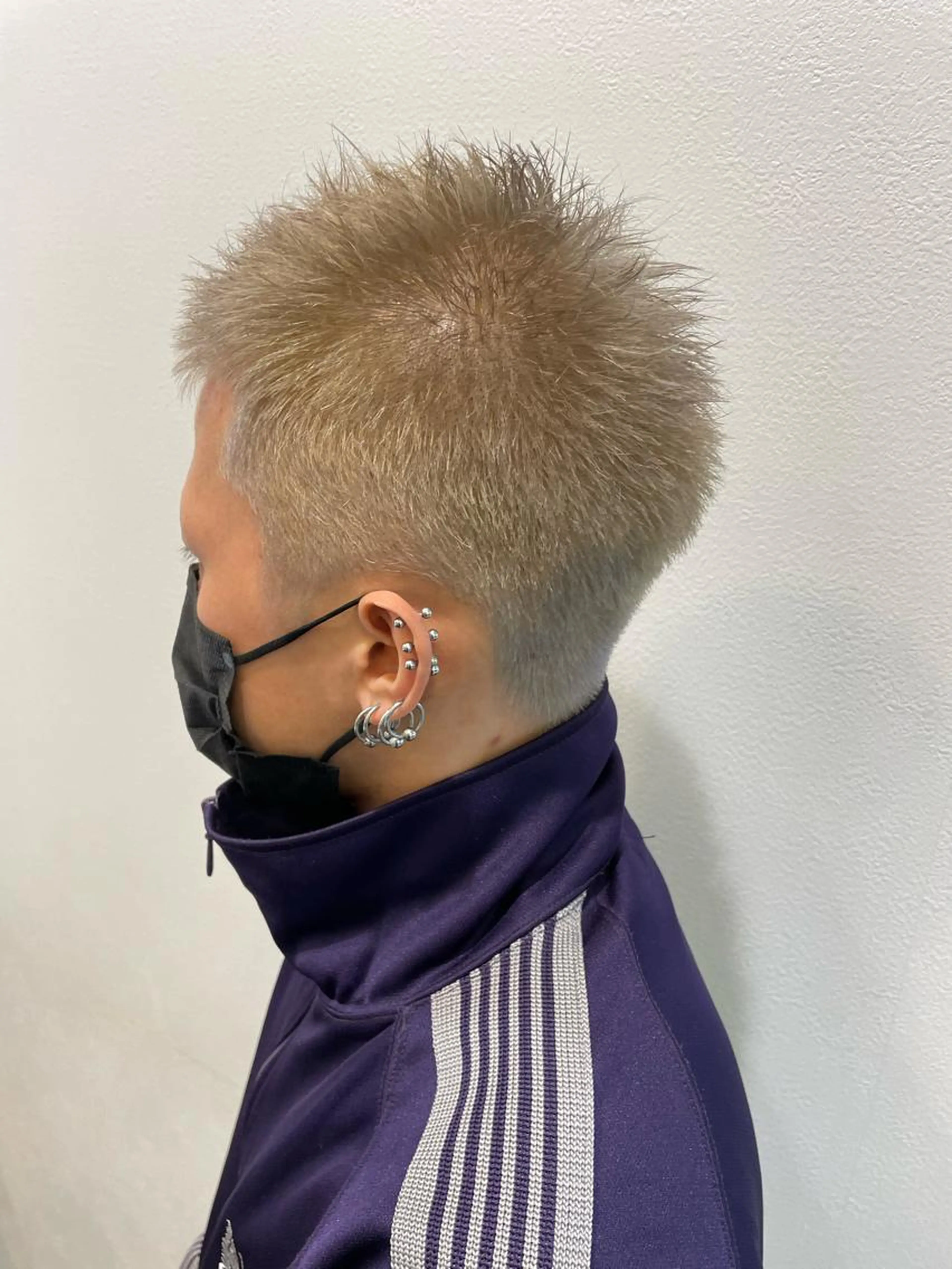 ハイトーンバズカット¥8900の写真
