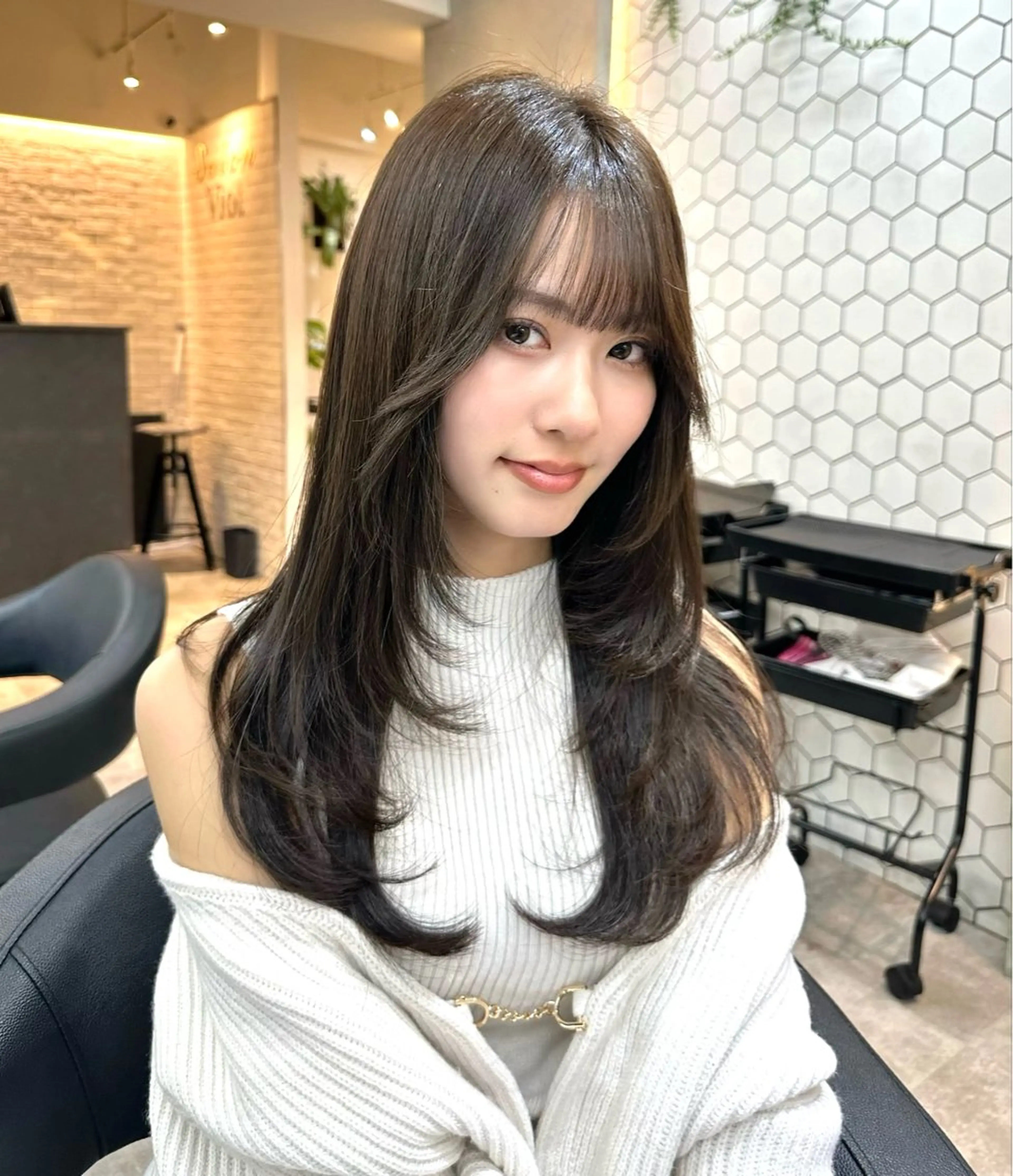 ロング カラー レイヤー 顔周り グレージュ/添田晃基のヘアスタイル