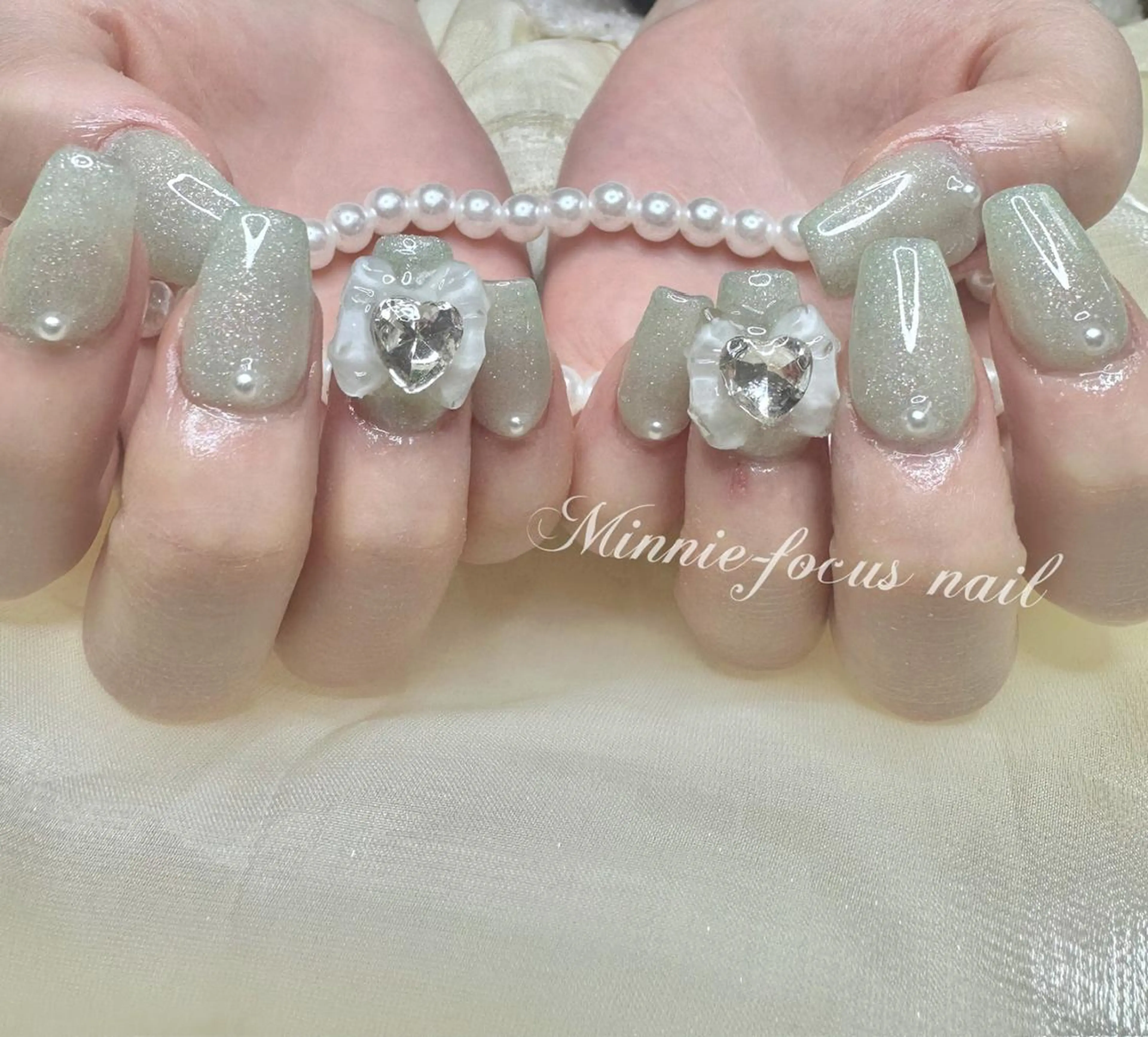 ネイル マグネットネイル リボン スカルプネイル ハンドネイル 🎀Lychee ワンホンネイル✨のネイルデザイン