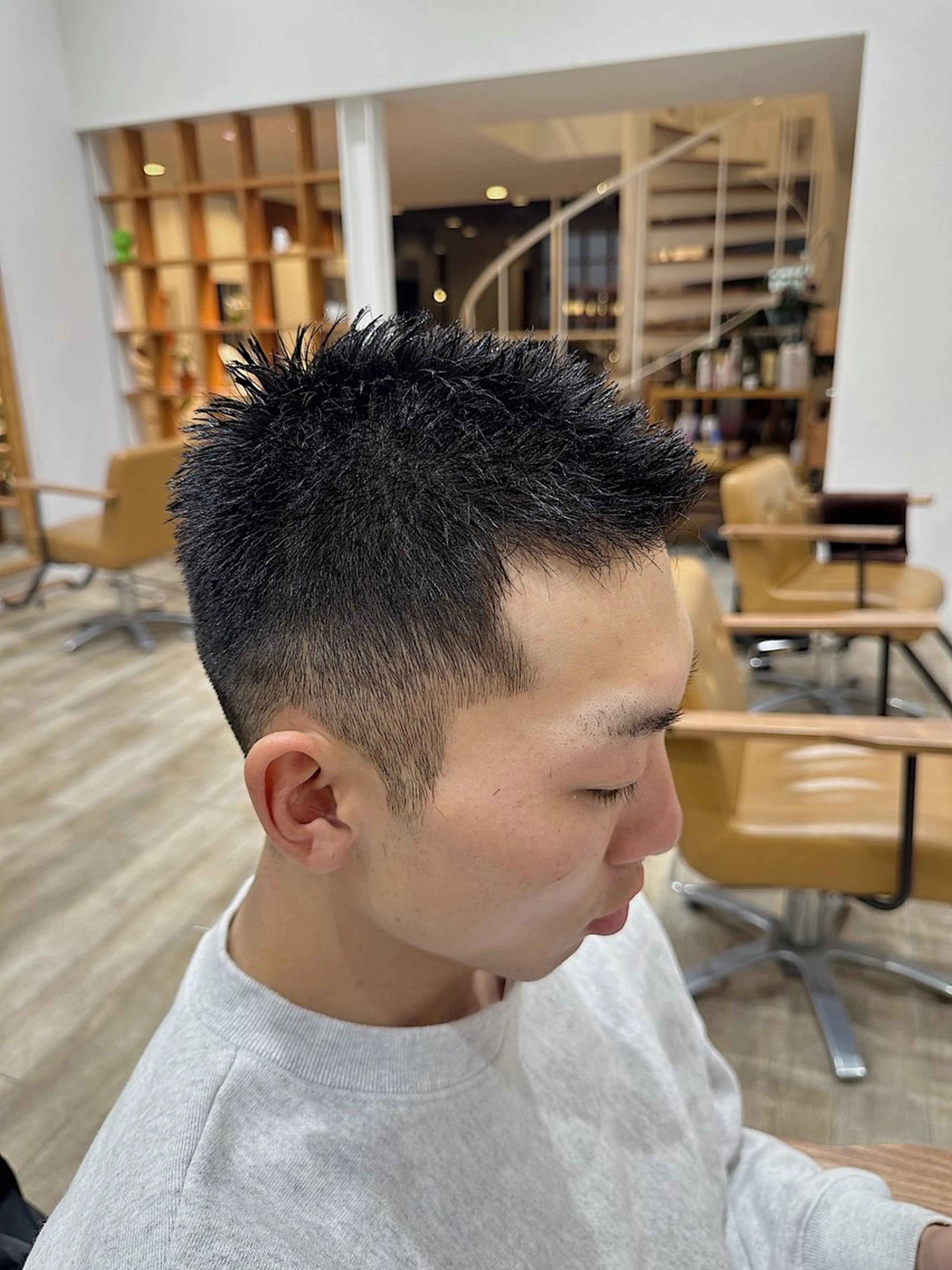 ショート メンズ センターパート フェードカット メンズ韓国風 マッシュ メンズパーマ カット peakshair所属・北堀江メンズパーマ 特化◎下村悠人のヘアスタイル