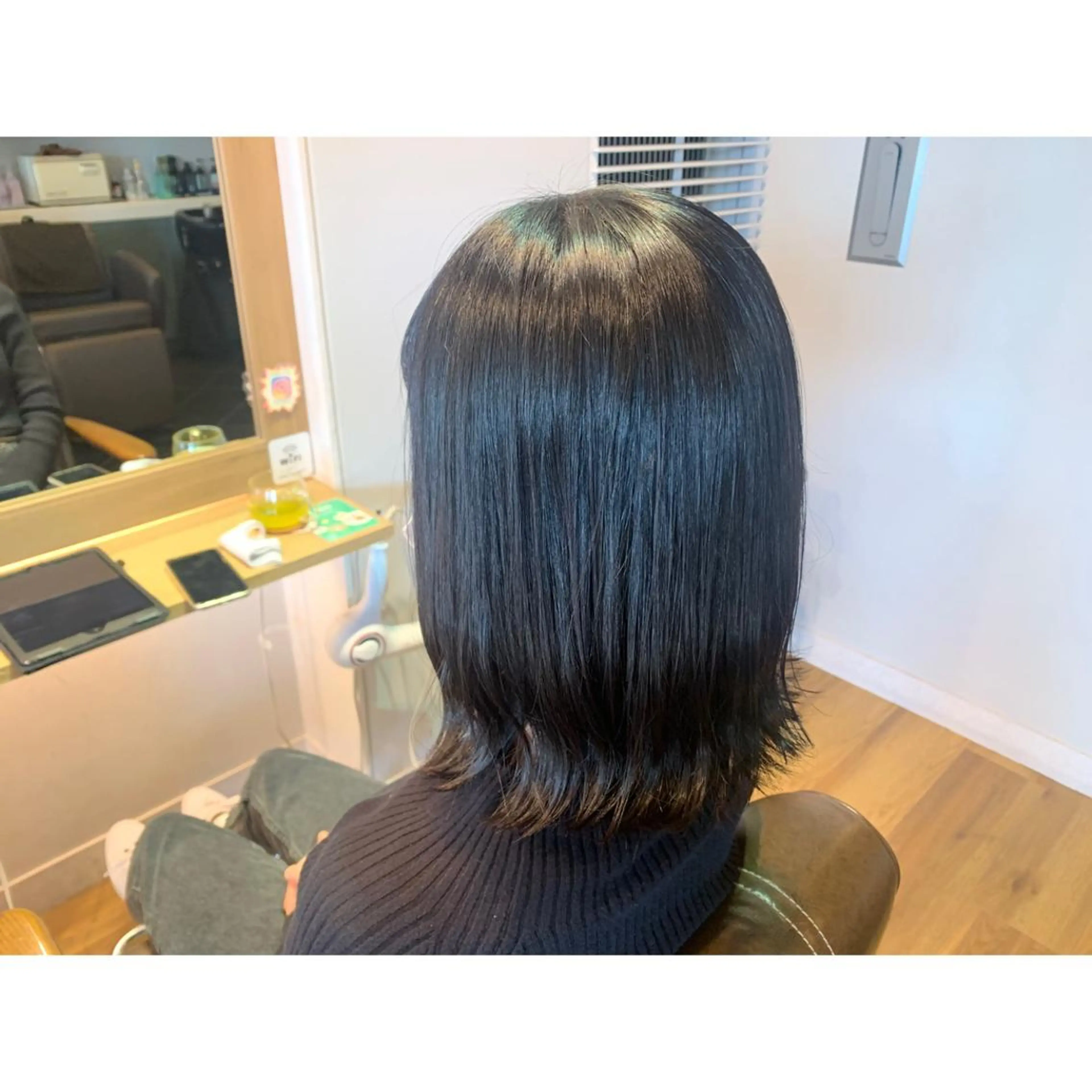 ミディアム カラー アッシュ アッシュブラック 黒髪 ヘアカラー トリートメント ツキダテ ユイのヘアスタイル