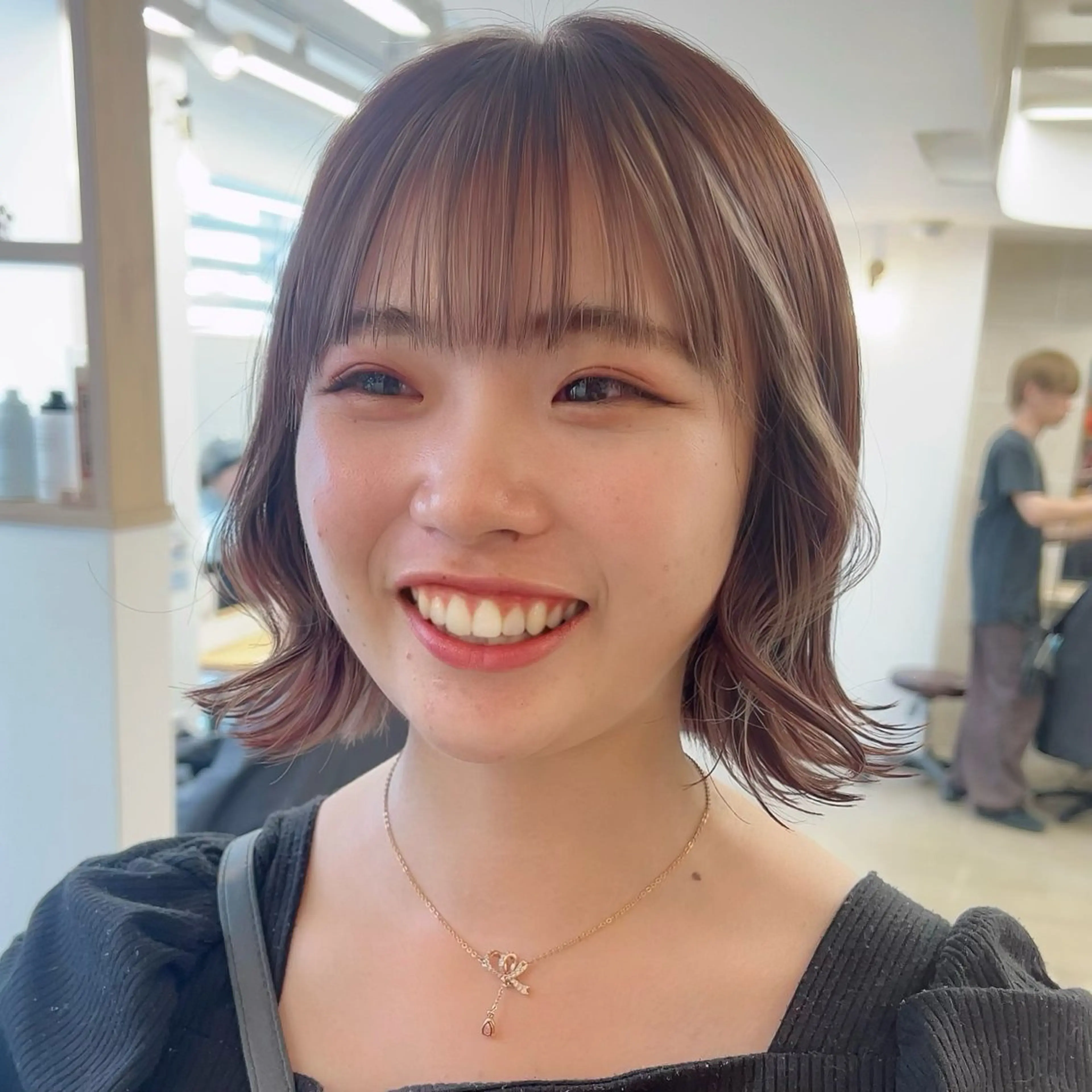 ショート カラー ベージュカラー ブリーチ ブラウンカラー デザインカラー ハイライトカラー ✨️今だけ無料✨️ 鶴田みなみのヘアスタイル